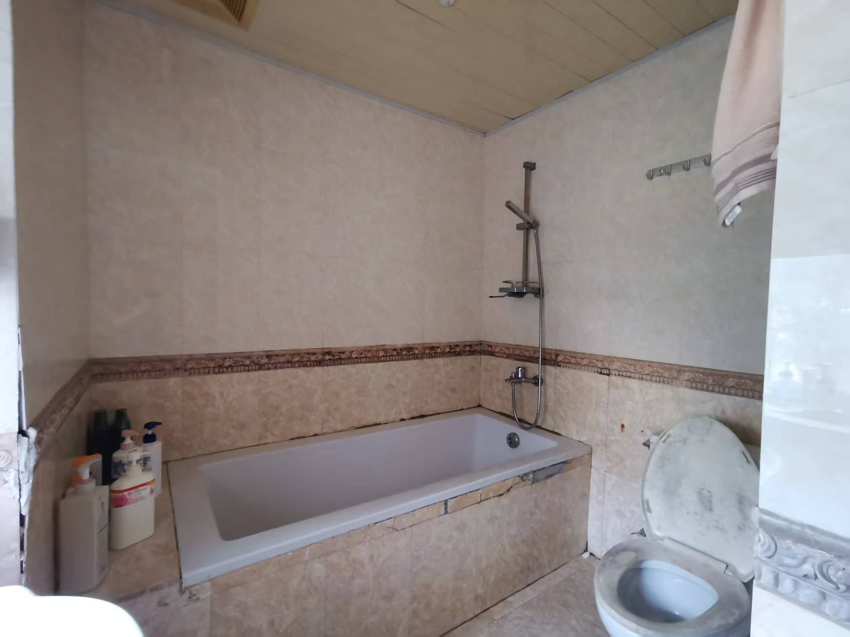 利亨花园  3室2厅2卫    170.0万 利亨花园  3室2厅2卫    170.0万室内图