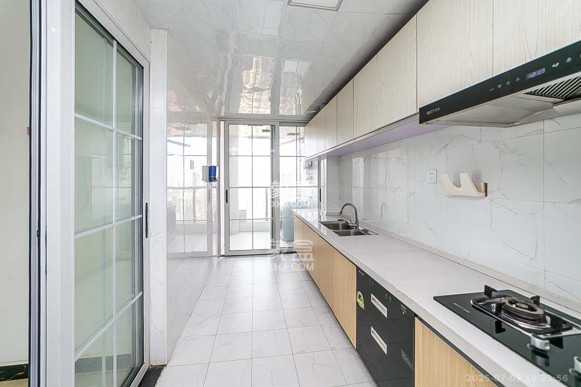 中建江山壹号  4室2厅2卫    520.0万 中建江山壹号  4室2厅2卫    520.0万厨房