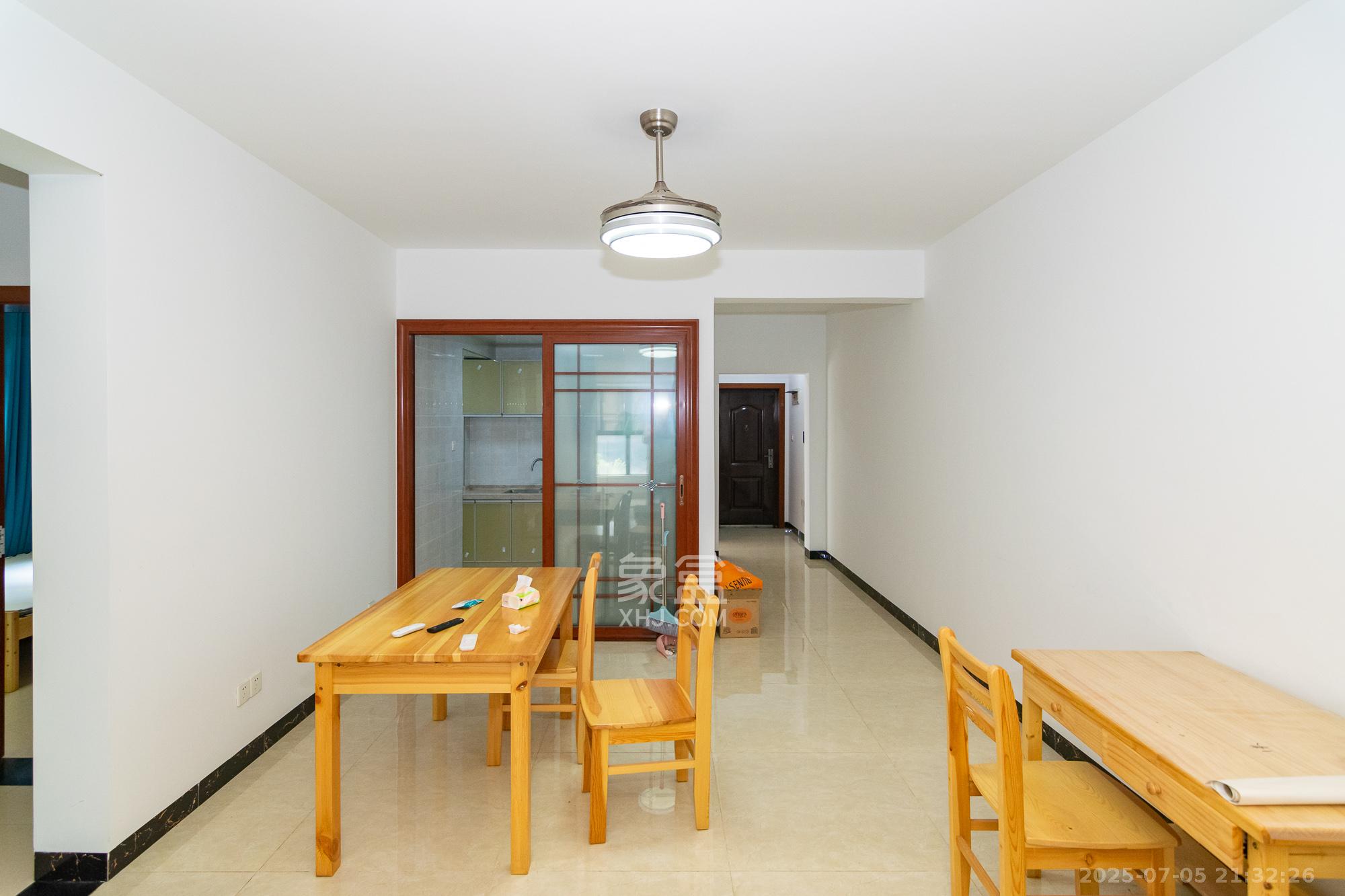 润和长郡(润和紫郡二三期) 1室0厅0卫 71.8万 润和长郡(润和紫郡二三期) 1室0厅0卫 71.8万客厅