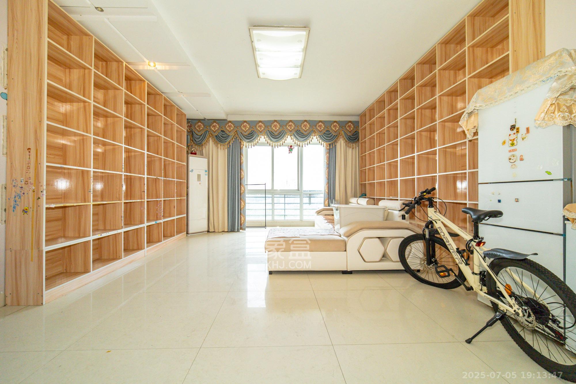 楚天馨苑  4室2厅2卫    67.8万 楚天馨苑  4室2厅2卫    67.8万