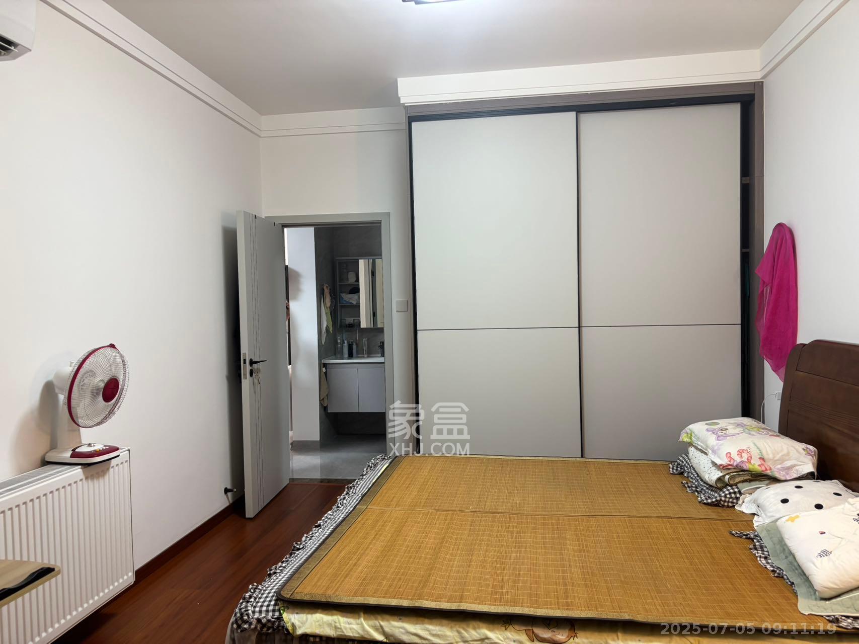 八方小区C区  3室2厅2卫   5400.00元/月室内图