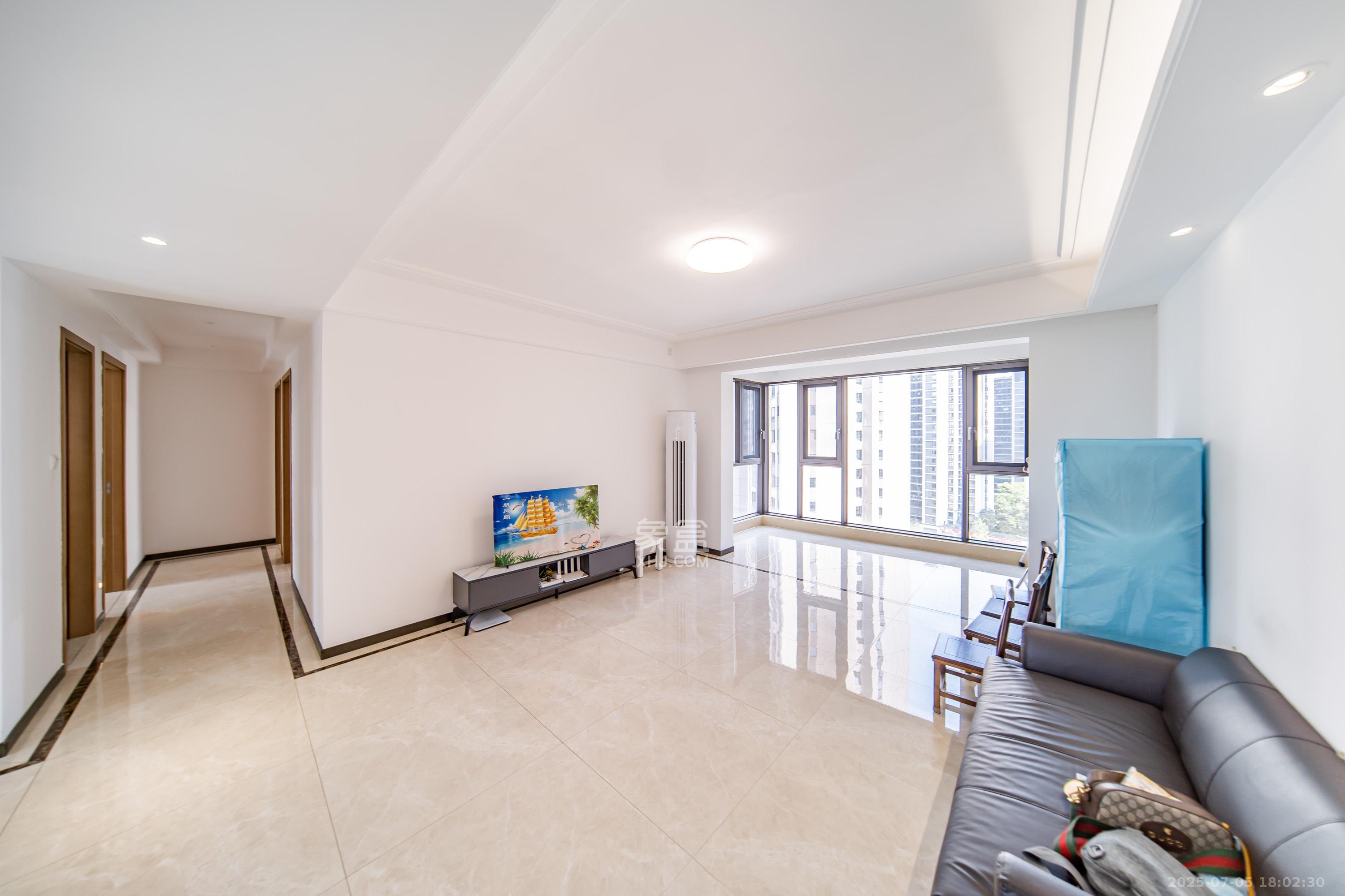 深业鹭栖府 4室2厅2卫 198.0万 深业鹭栖府 4室2厅2卫 198.0万客厅