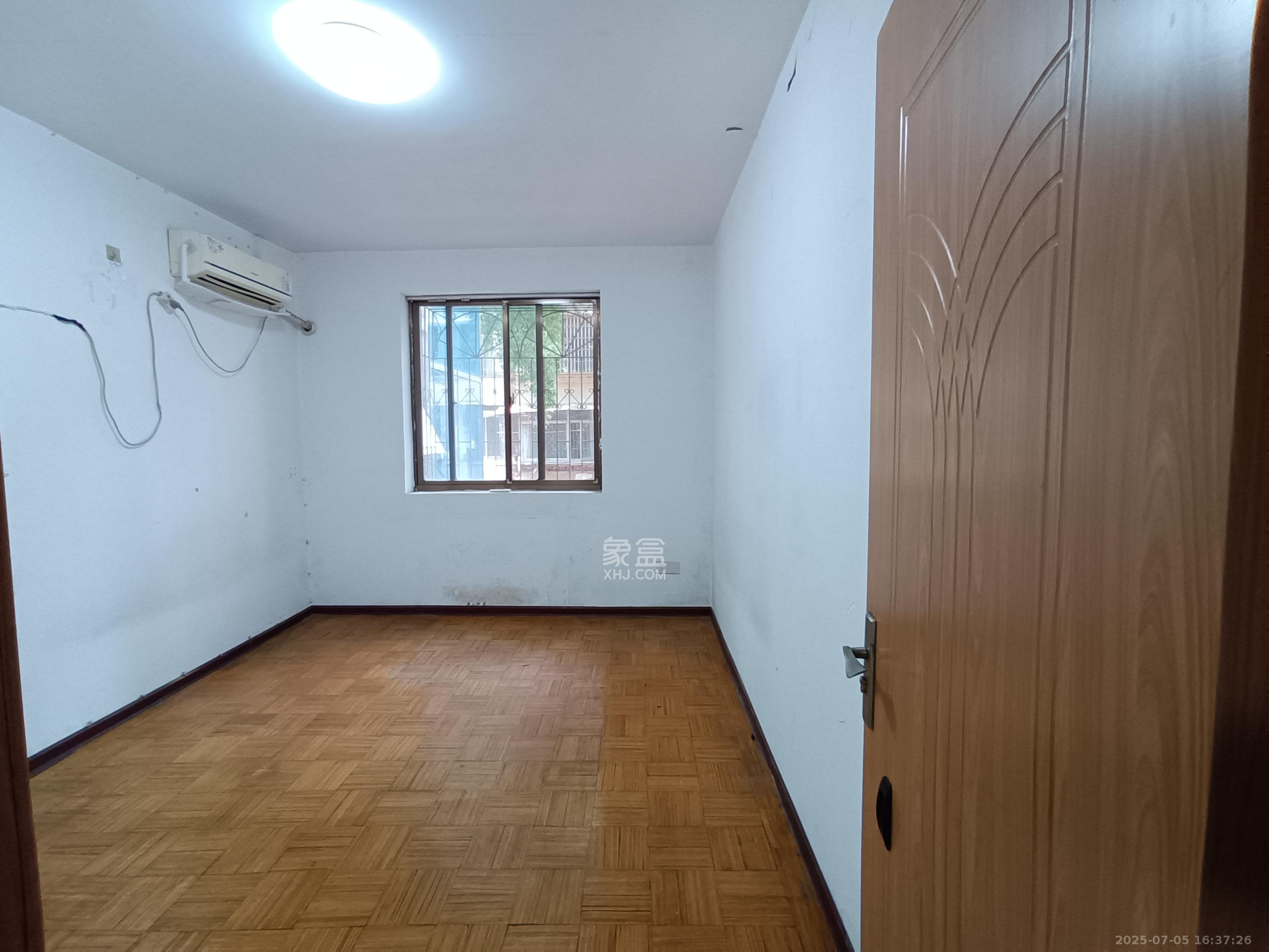 雅礼中学宿舍楼 1室2厅1卫 4000.0元/月 雅礼中学宿舍楼 1室2厅1卫 4000.0元/月室内图