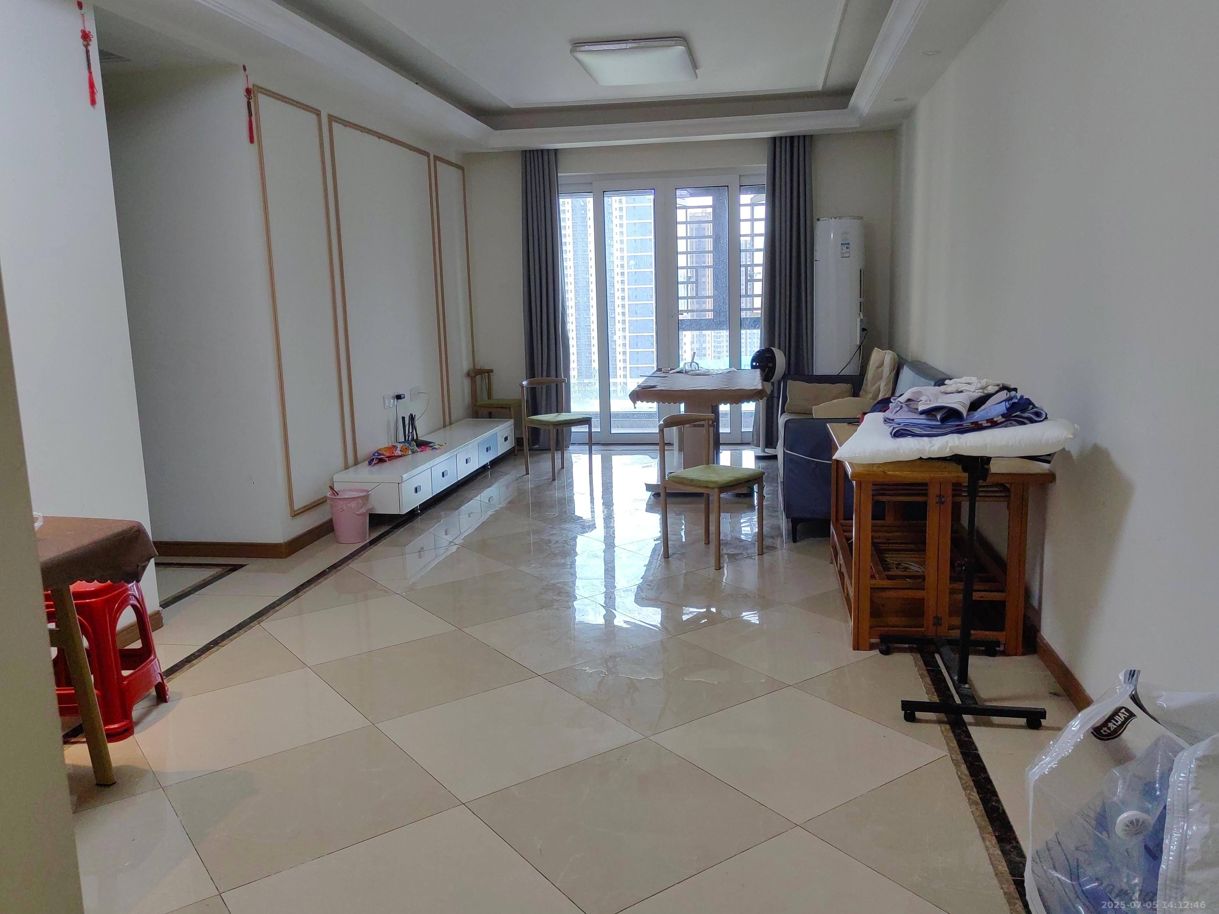 金科集美天辰  3室2厅2卫   2300.00元/月