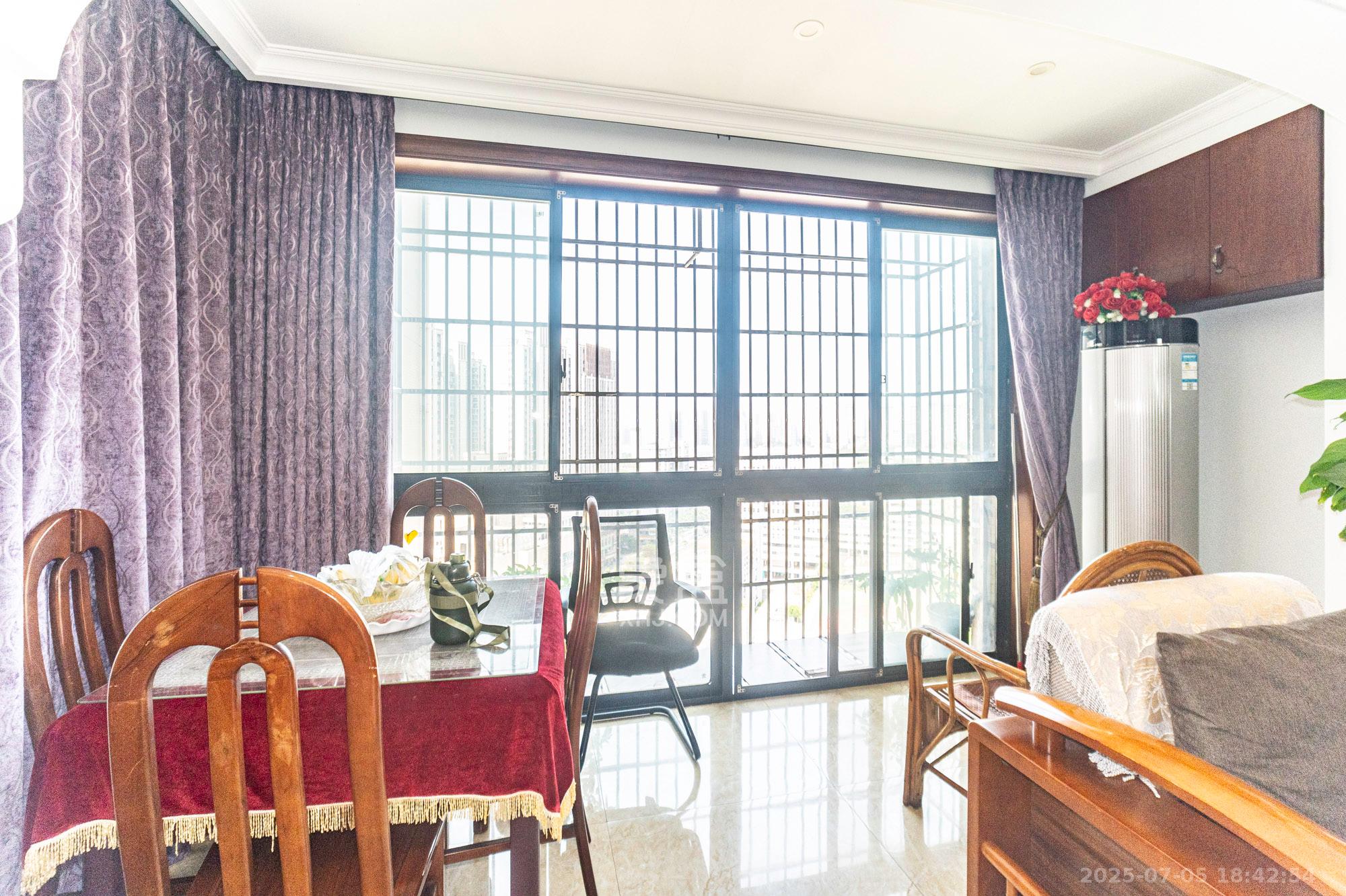 光明城市（星辰青年城）  4室2厅1卫   79.00万阳台