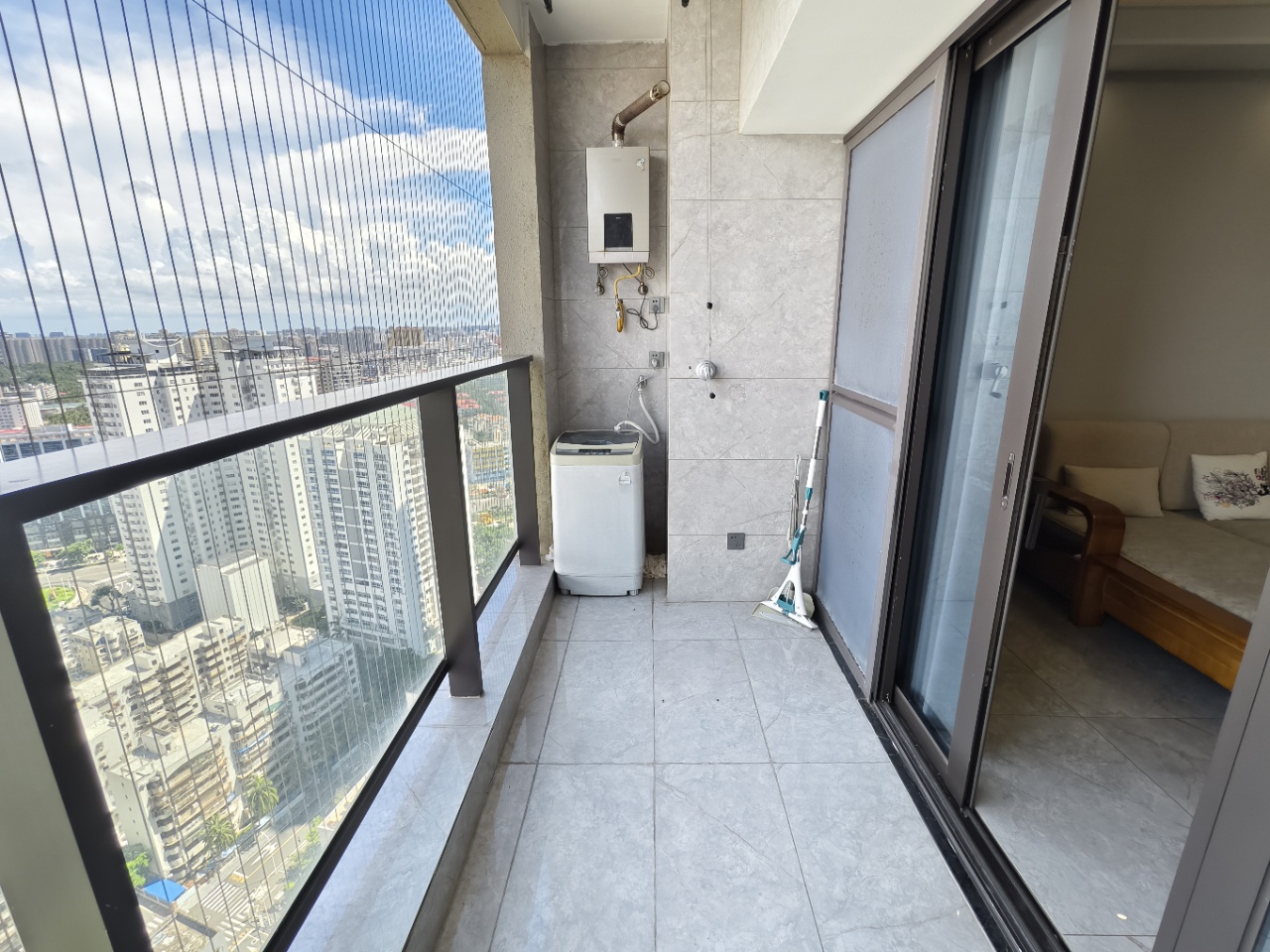 华润中心  3室2厅2卫    4500.0元/月 华润中心  3室2厅2卫    4500.0元/月室内图