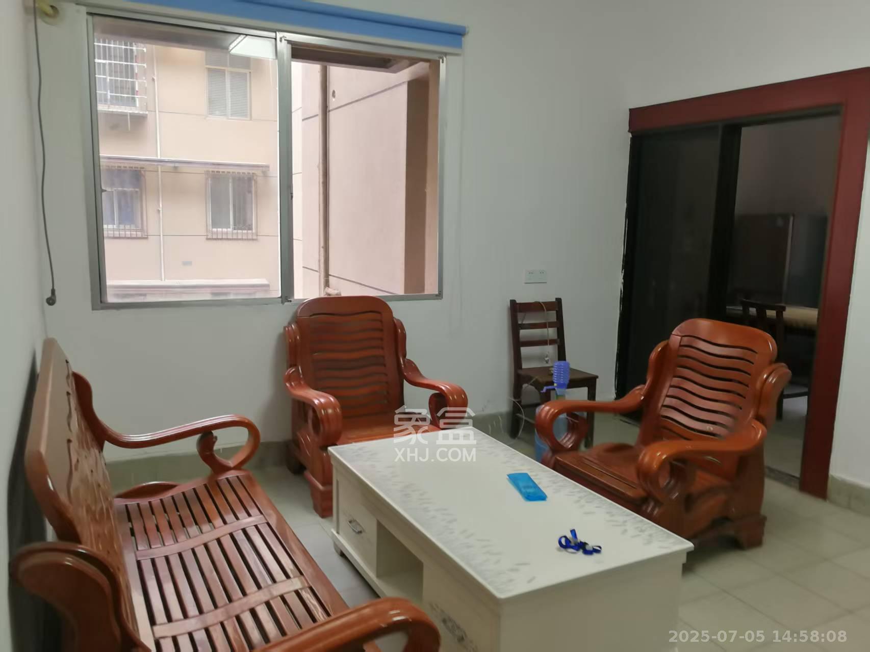 八一路417号大院 3室1厅1卫 2500.0元/月 八一路417号大院 3室1厅1卫 2500.0元/月室内图