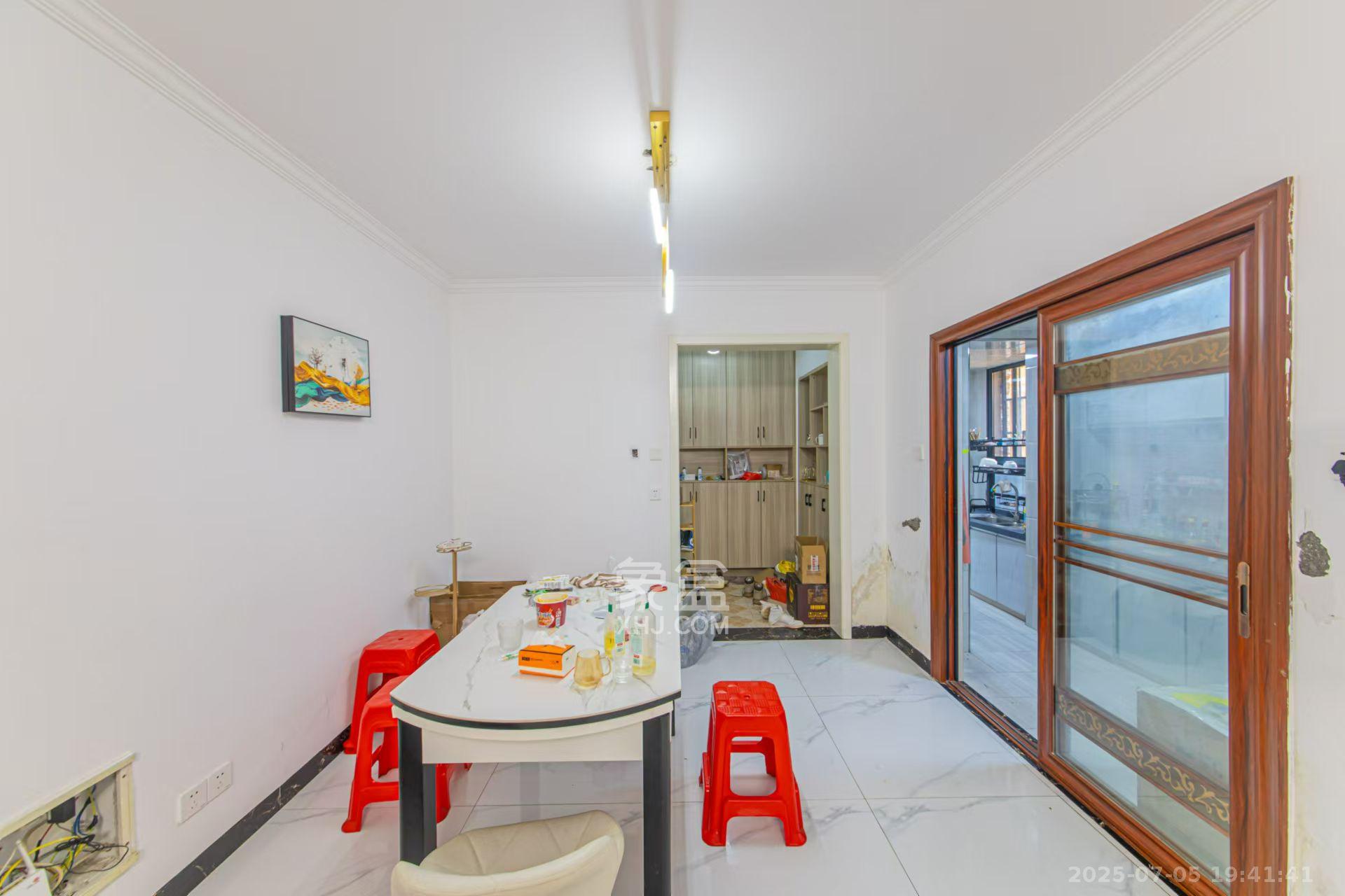 中建芙蓉嘉苑 3室2厅2卫 2100.0元/月 中建芙蓉嘉苑 3室2厅2卫 2100.0元/月室内图