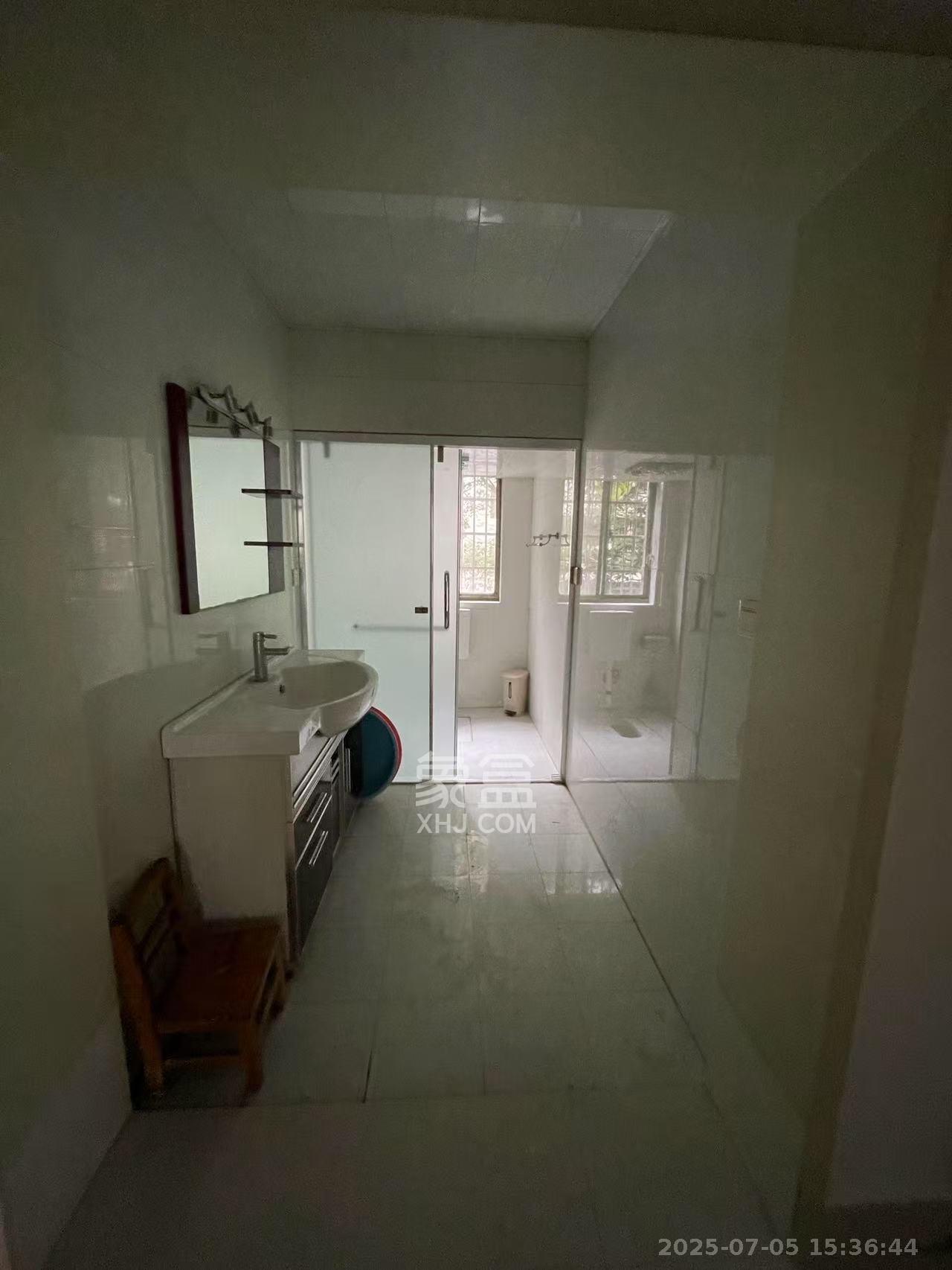 金峰小区北院(七里营社区) 4室2厅2卫 2300.0元/月 金峰小区北院(七里营社区) 4室2厅2卫 2300.0元/月室内图