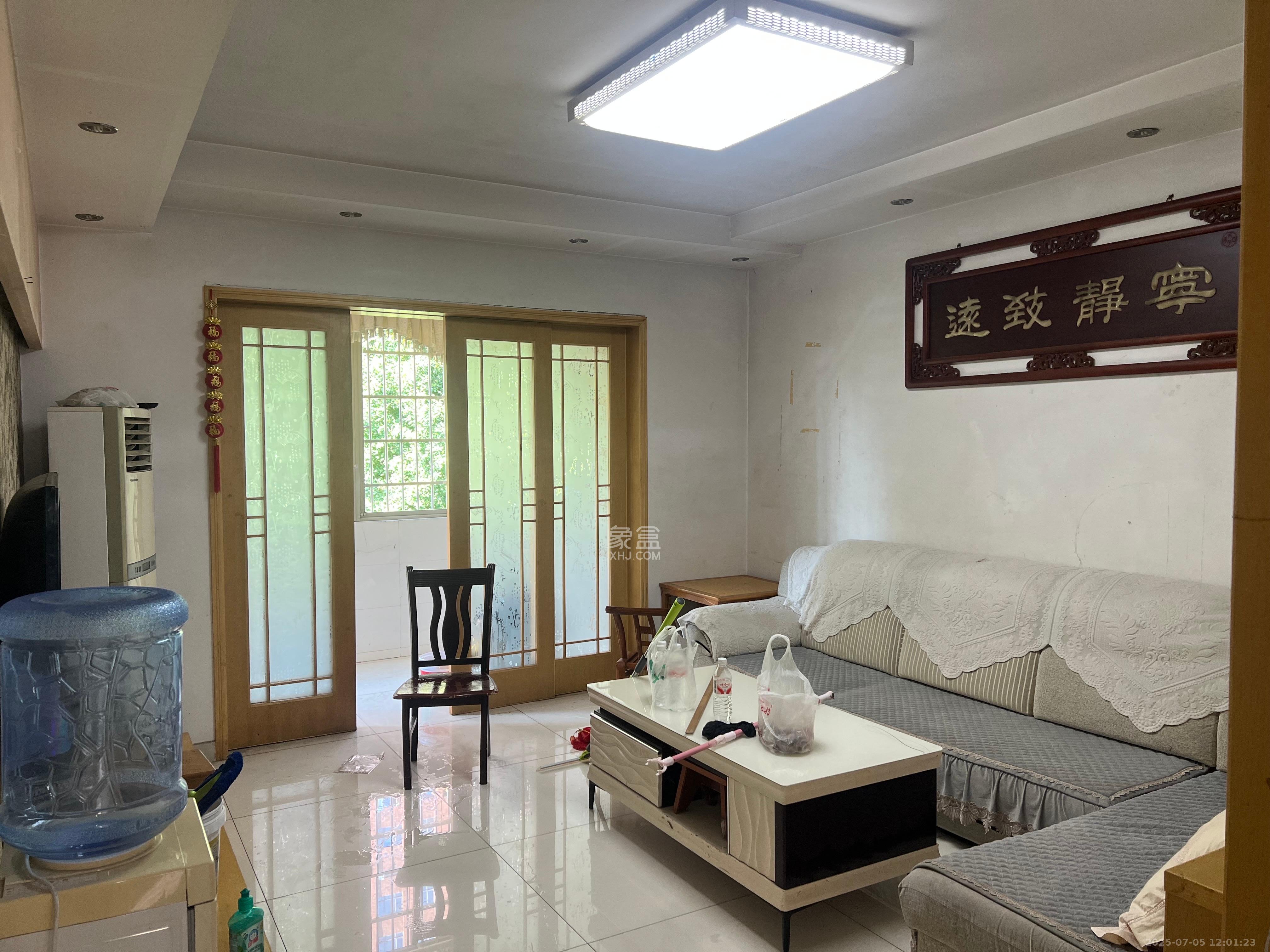 府后路安置小区（道坡小区）  3室2厅2卫   1800.00元/月