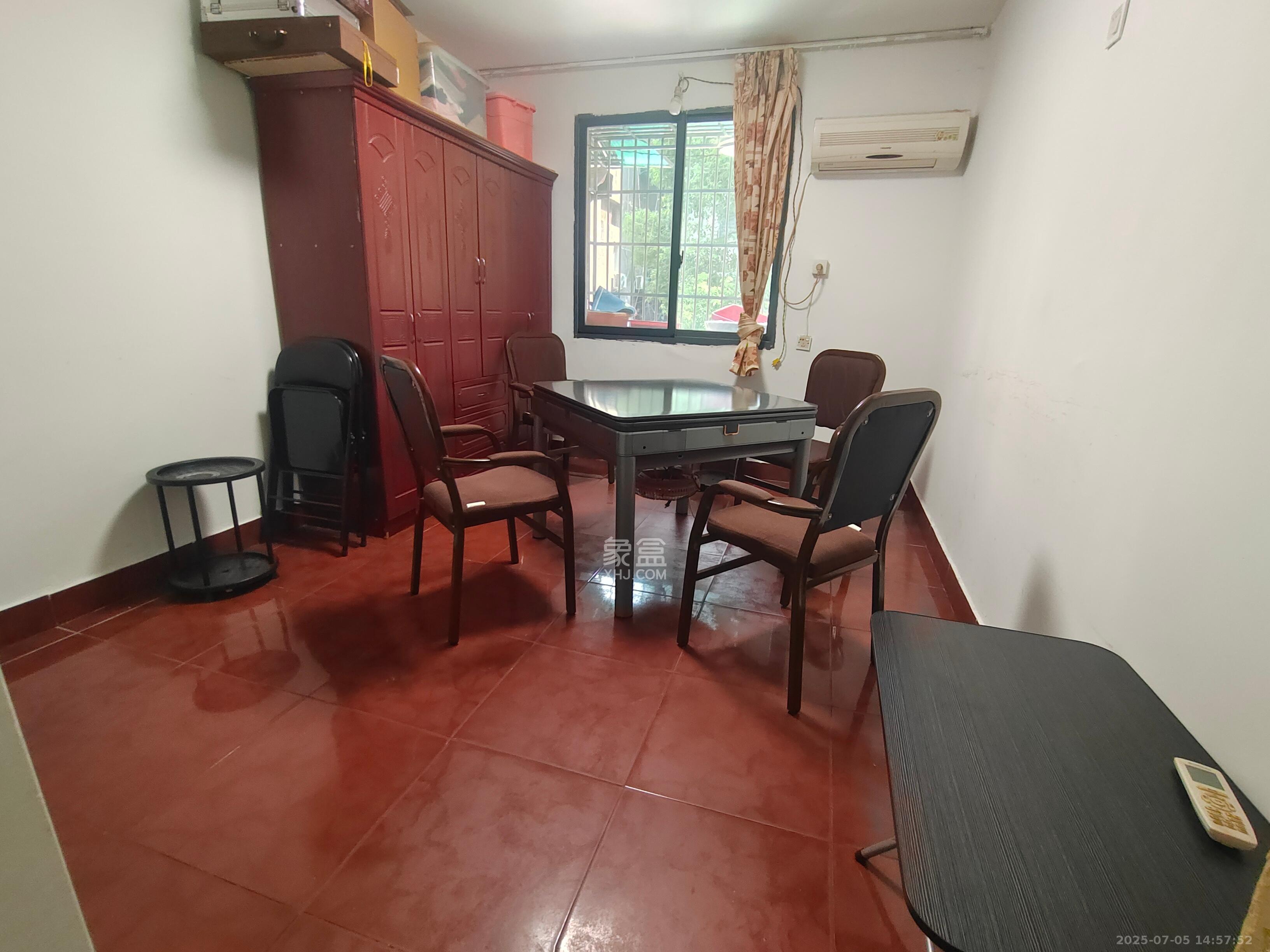 红旗区三片  2室1厅1卫    2200.0元/月 红旗区三片  2室1厅1卫    2200.0元/月室内图