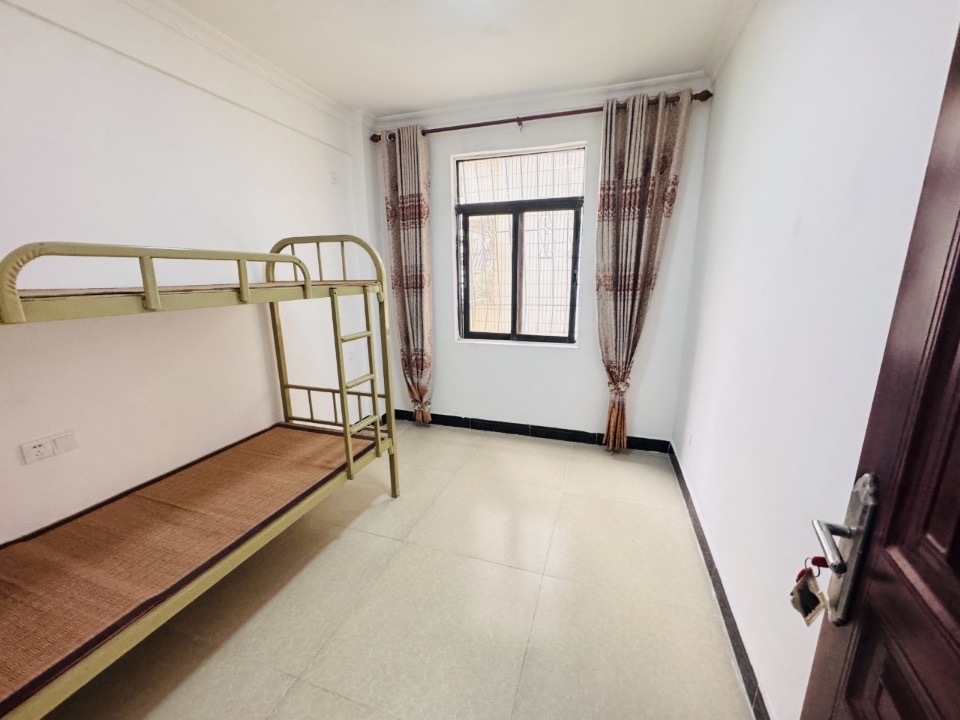 龙泉小区 4室2厅2卫 99.0万 龙泉小区 4室2厅2卫 99.0万客厅