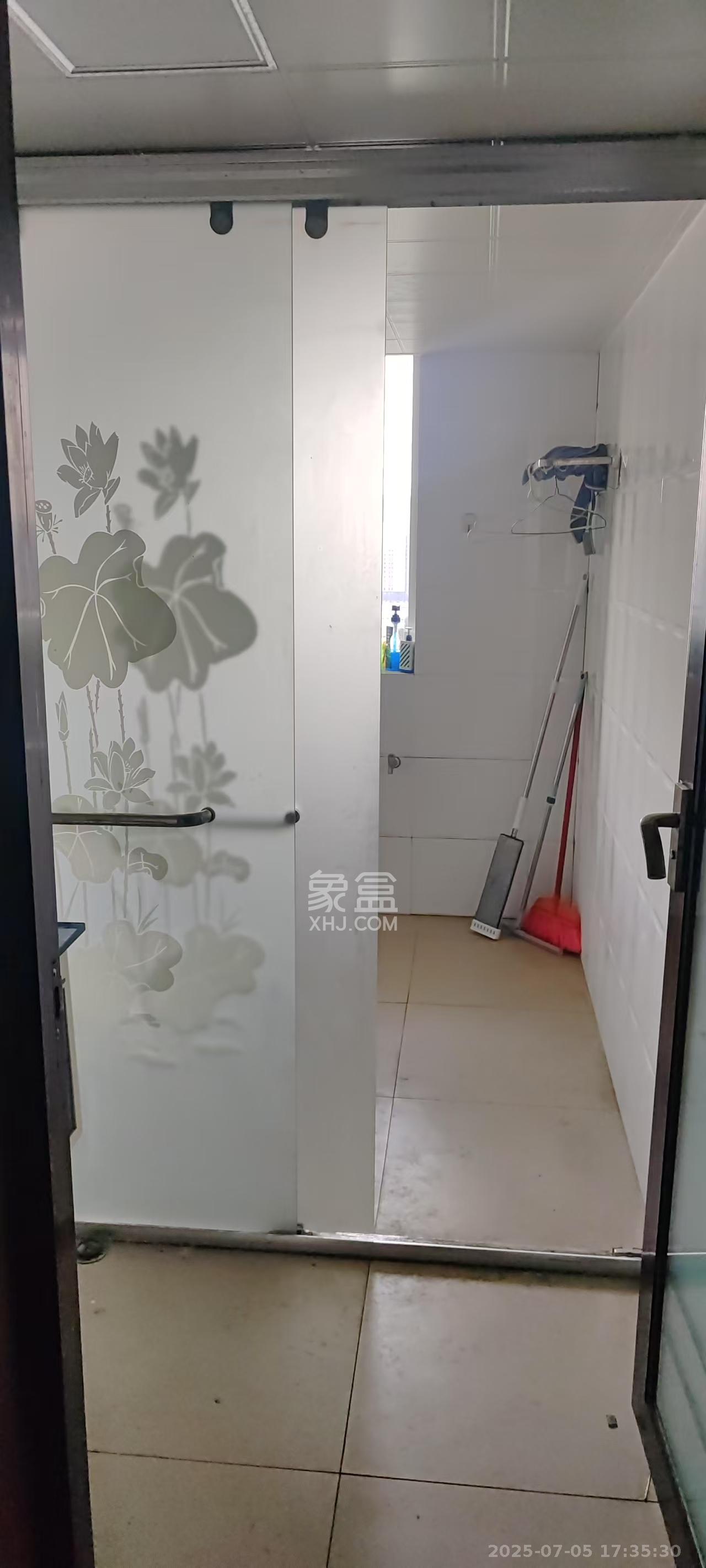 星蓝湾  3室2厅1卫   2800.00元/月室内图