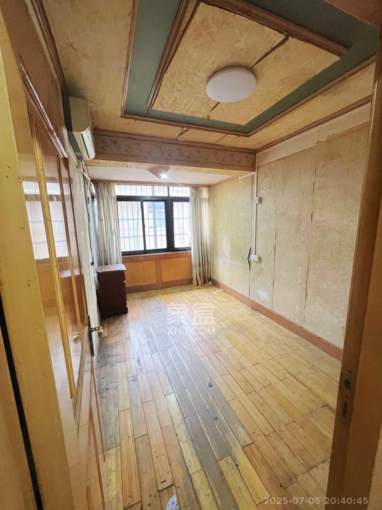 环城堤综合楼(产权如意街综合楼)  3室2厅2卫    3200.0元/月 环城堤综合楼(产权如意街综合楼)  3室2厅2卫    3200.0元/月室内图