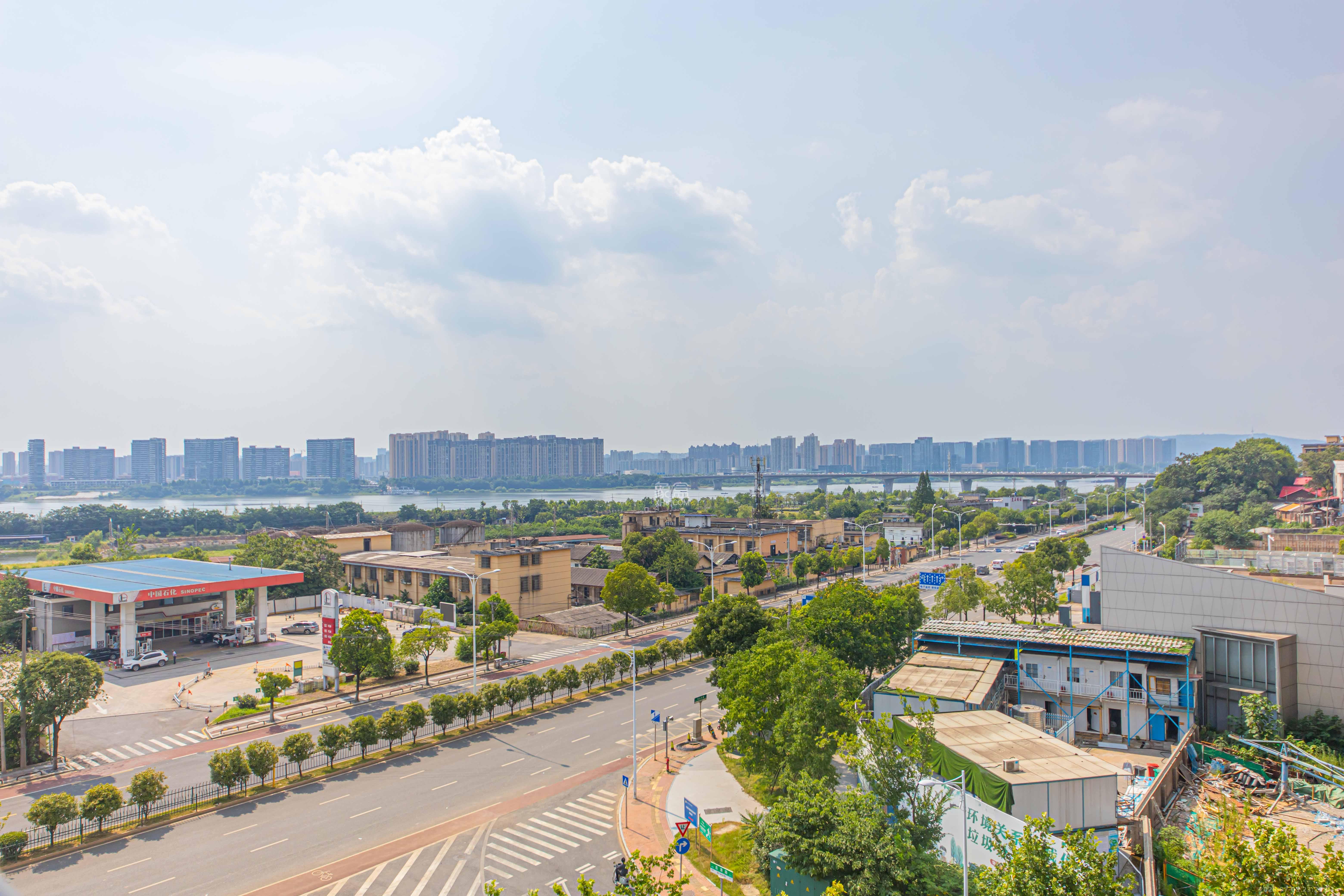 江悦和鸣  4室2厅3卫    398.0万阳台