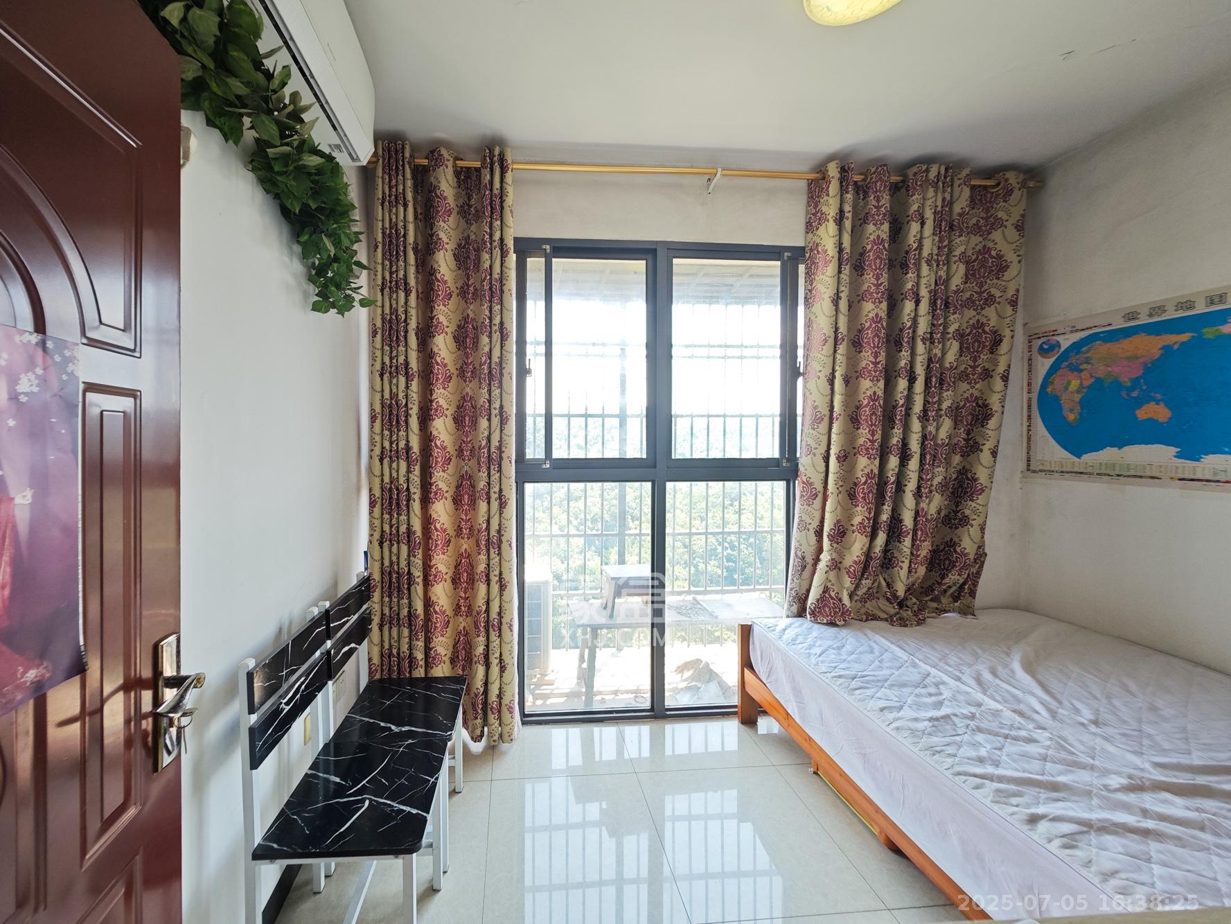 秀峰景园(领秀峰)  2室1厅1卫    40.8万 秀峰景园(领秀峰)  2室1厅1卫    40.8万卧室