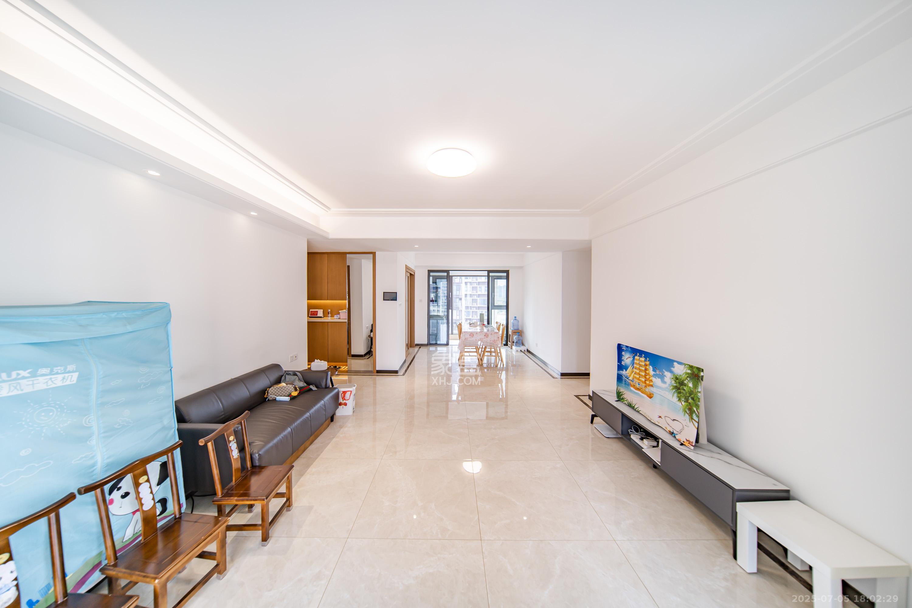 深业鹭栖府 4室2厅2卫 198.0万 深业鹭栖府 4室2厅2卫 198.0万客厅