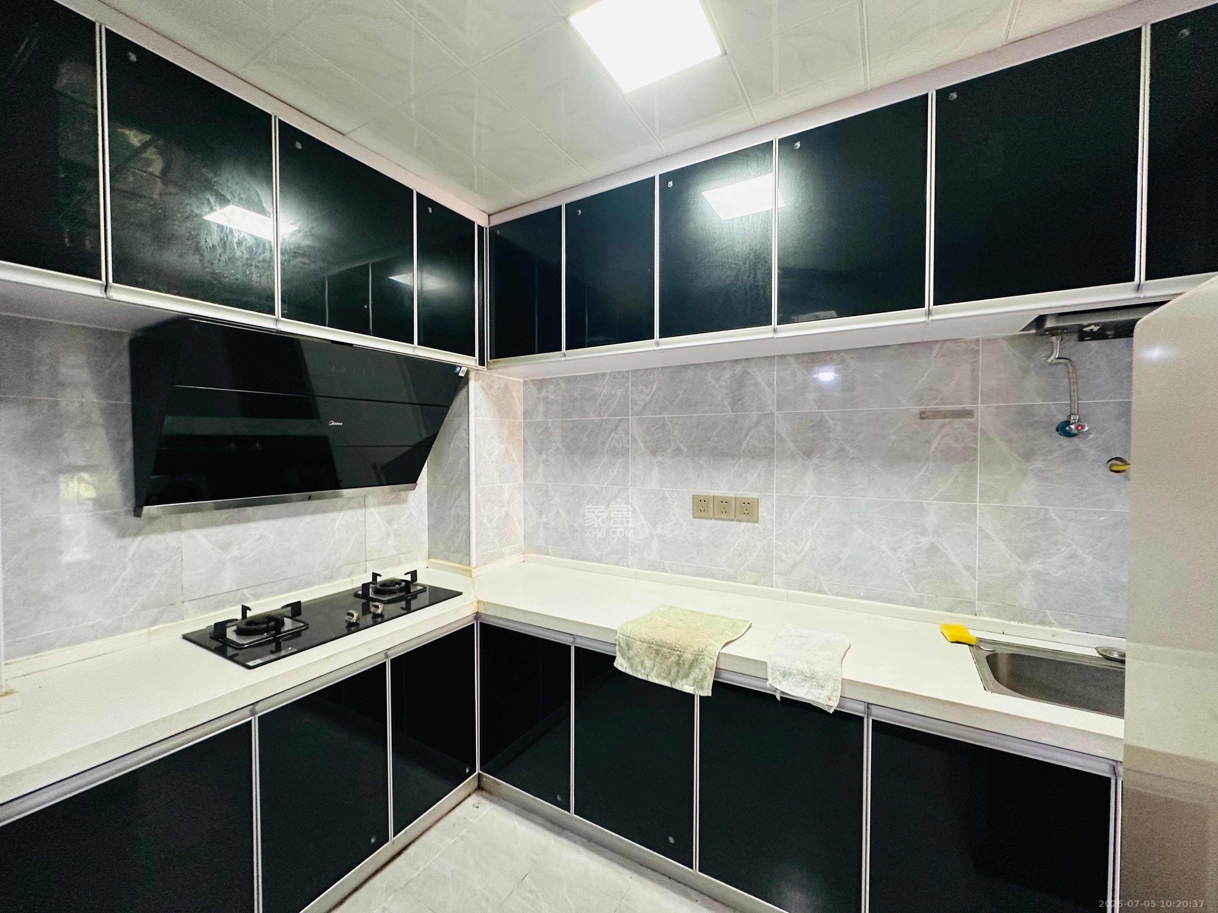 中铁西江悦一期 3室1厅2卫 2700.0元/月 中铁西江悦一期 3室1厅2卫 2700.0元/月室内图