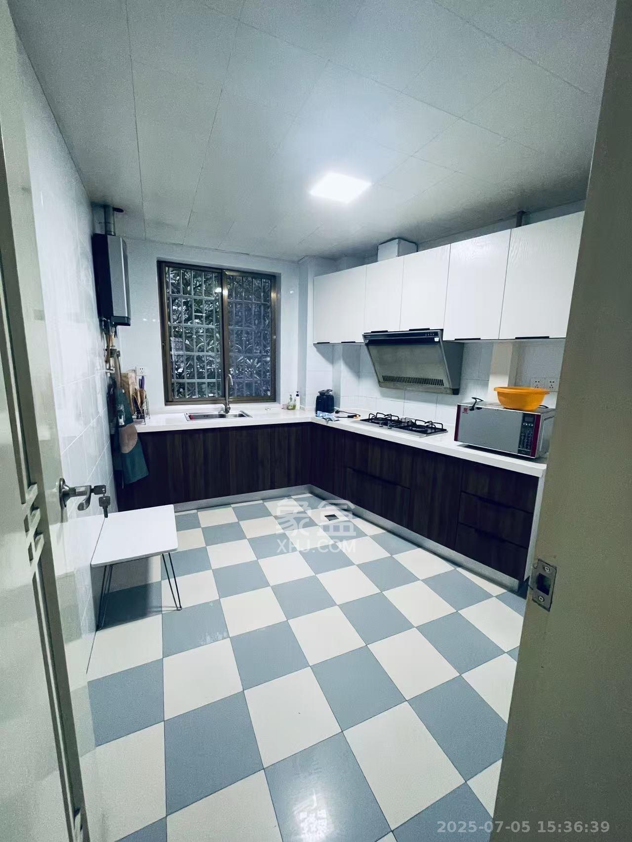 金峰小区北院（七里营社区）  4室2厅2卫    2300.0元/月室内图