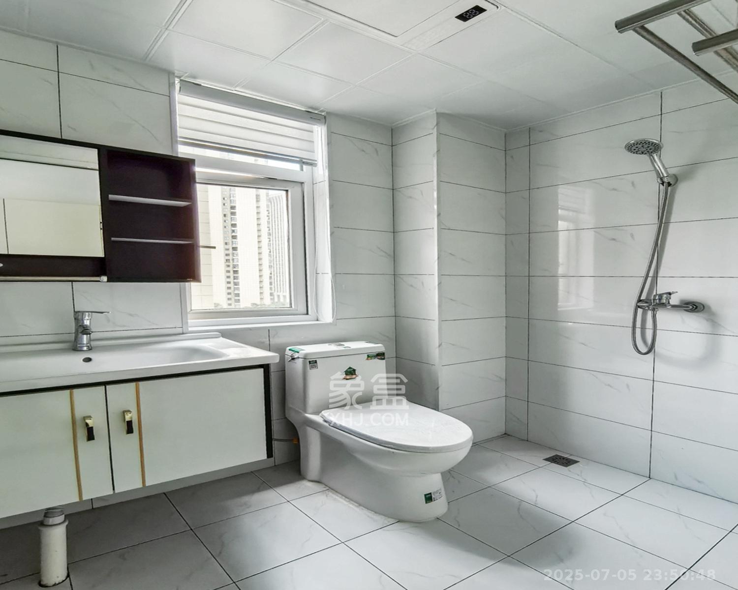 和悦城(蟠龙景苑) 3室2厅2卫 75.8万 和悦城(蟠龙景苑) 3室2厅2卫 75.8万卫生间