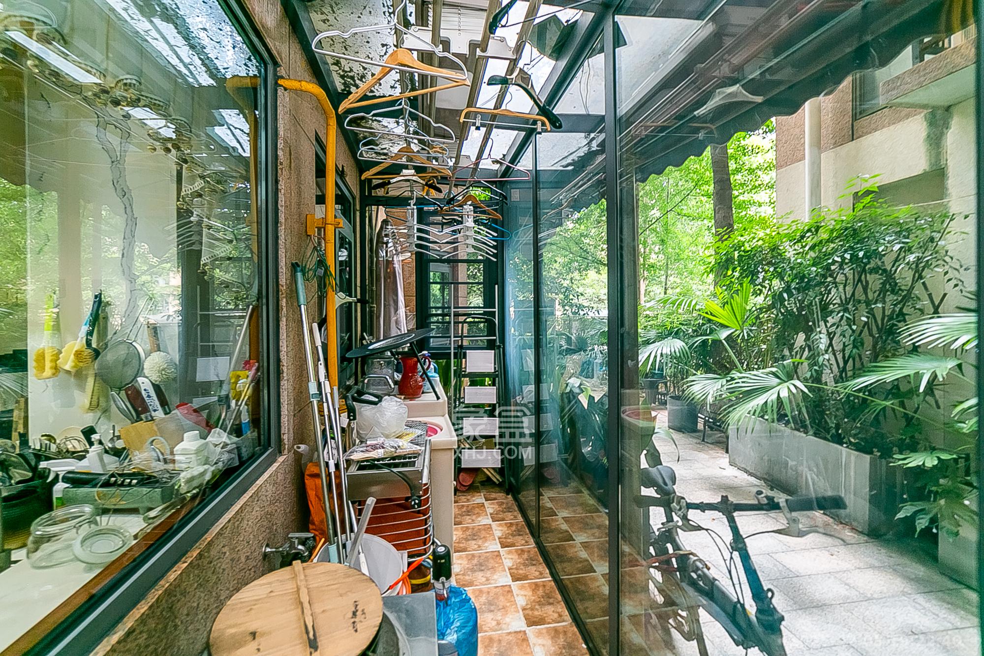 金域南外滩(望江佳园) 3室2厅2卫 348.0万 金域南外滩(望江佳园) 3室2厅2卫 348.0万阳台