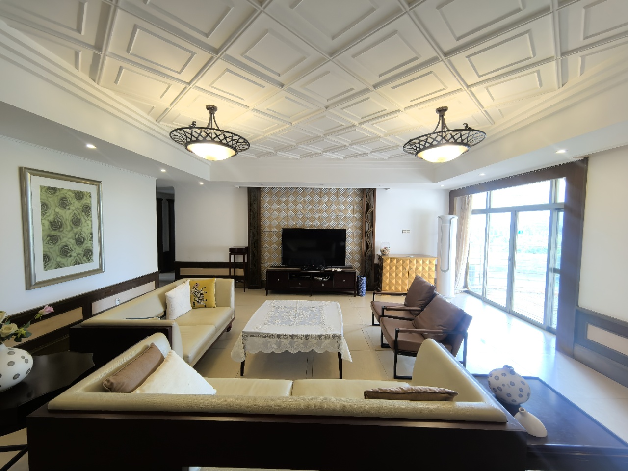 海岸壹号  5室2厅2卫    431.0万 海岸壹号  5室2厅2卫    431.0万客厅