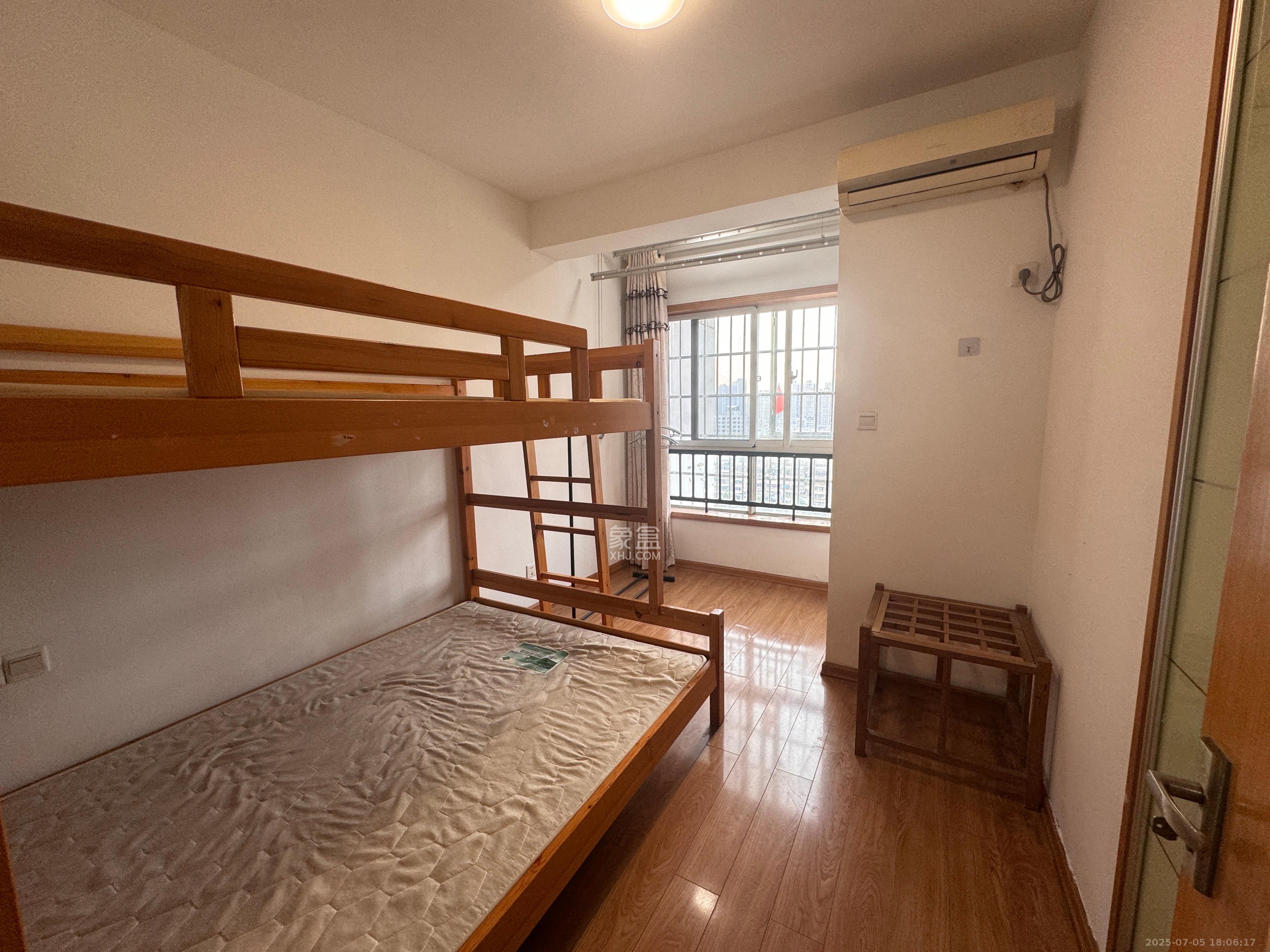 山水华景  2室1厅1卫   1800.00元/月室内图