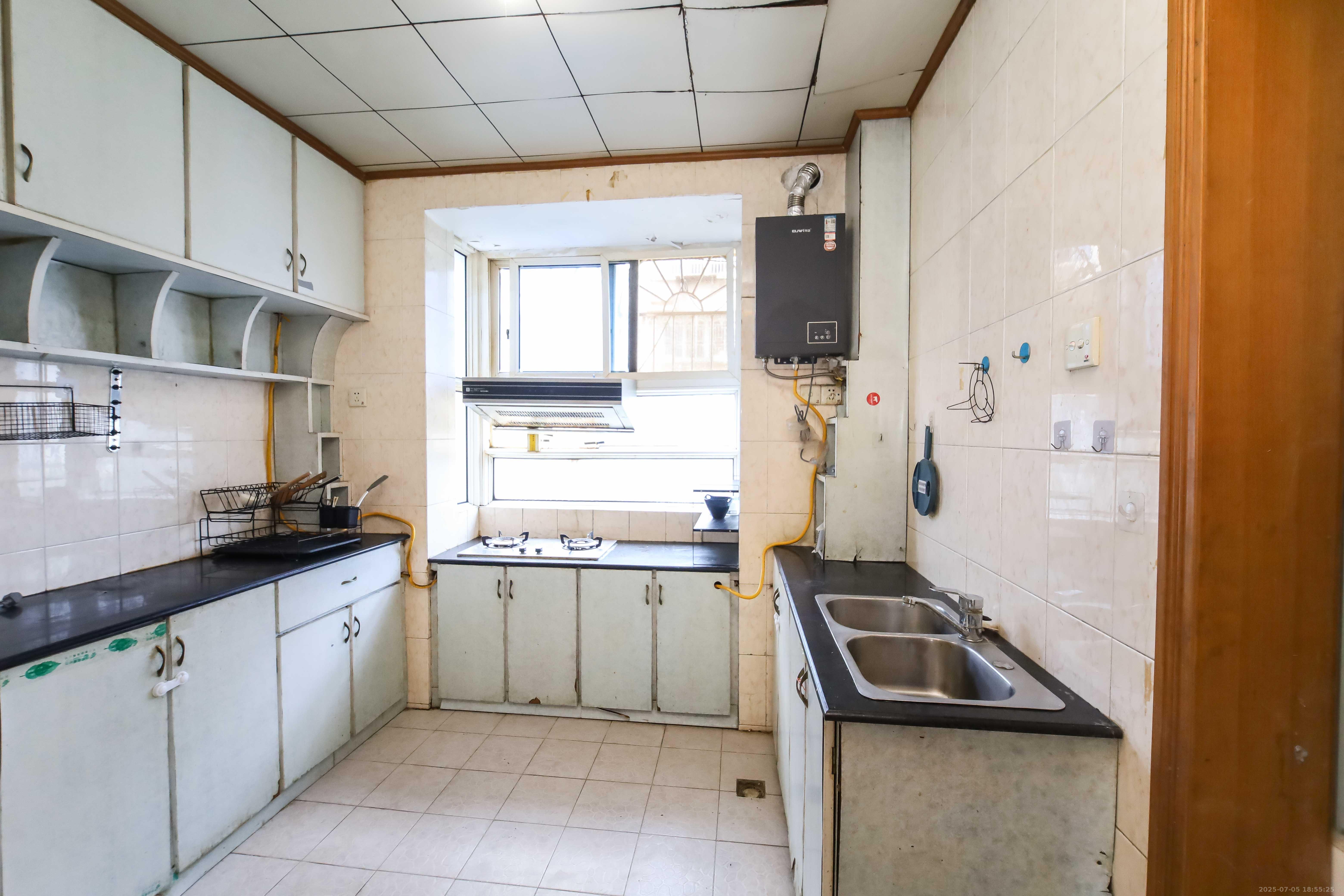 荷花园电信宿舍(天辰荷花苑)  2室2厅1卫    54.8万 荷花园电信宿舍(天辰荷花苑)  2室2厅1卫    54.8万厨房