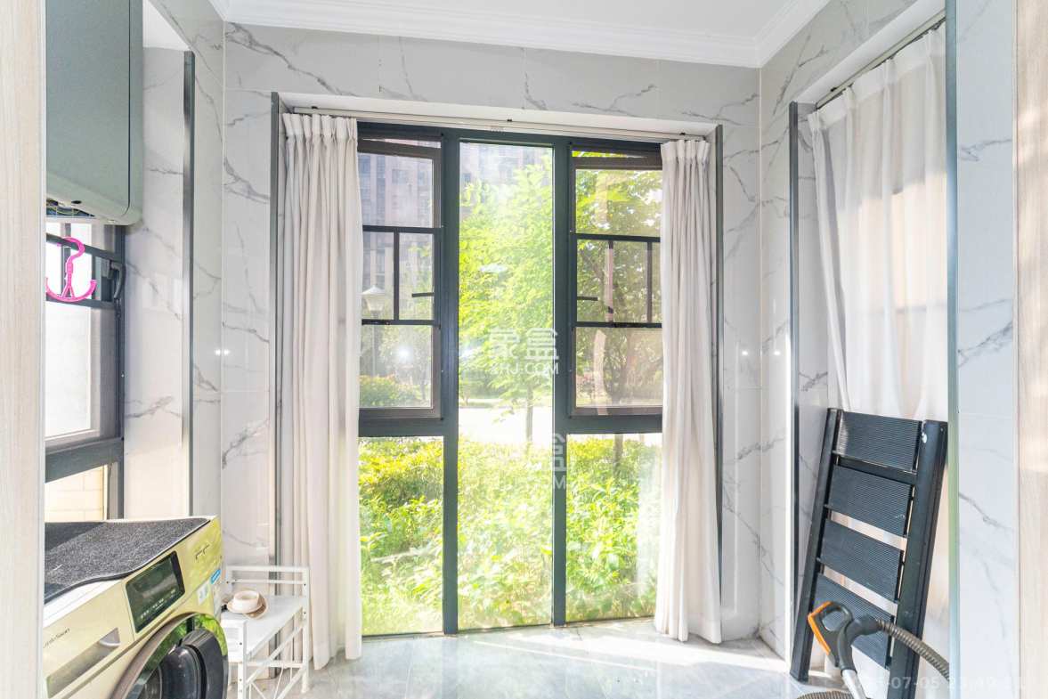 中安善化国际  3室2厅2卫    58.0万 中安善化国际  3室2厅2卫    58.0万阳台