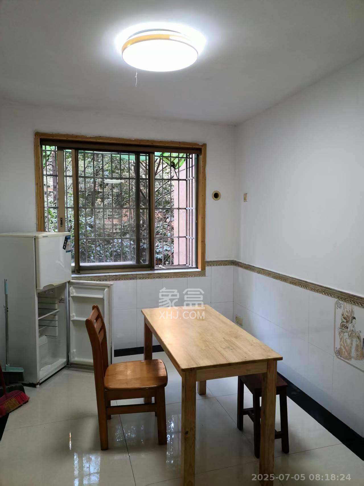 涉外花园 3室2厅1卫 2000.0元/月 涉外花园 3室2厅1卫 2000.0元/月室内图