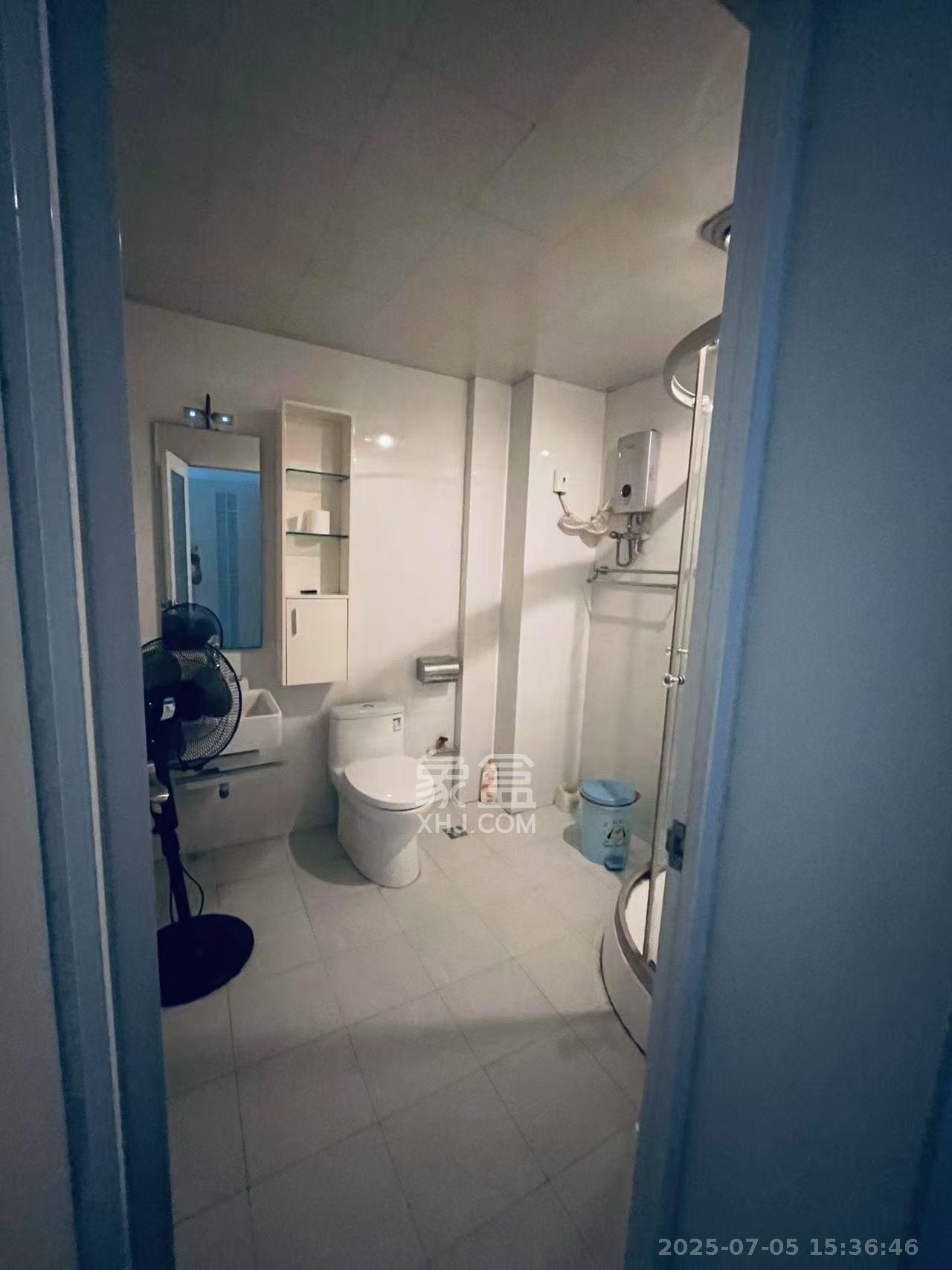 金峰小区北院（七里营社区）  4室2厅2卫    2300.0元/月室内图