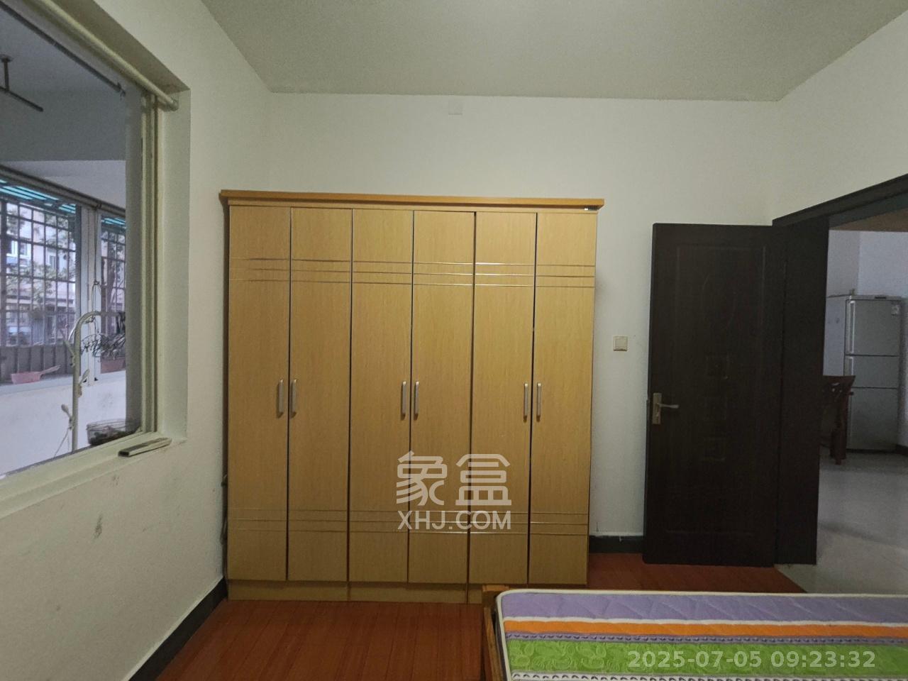 中天佳园  1室2厅2卫   1300.00元/月室内图