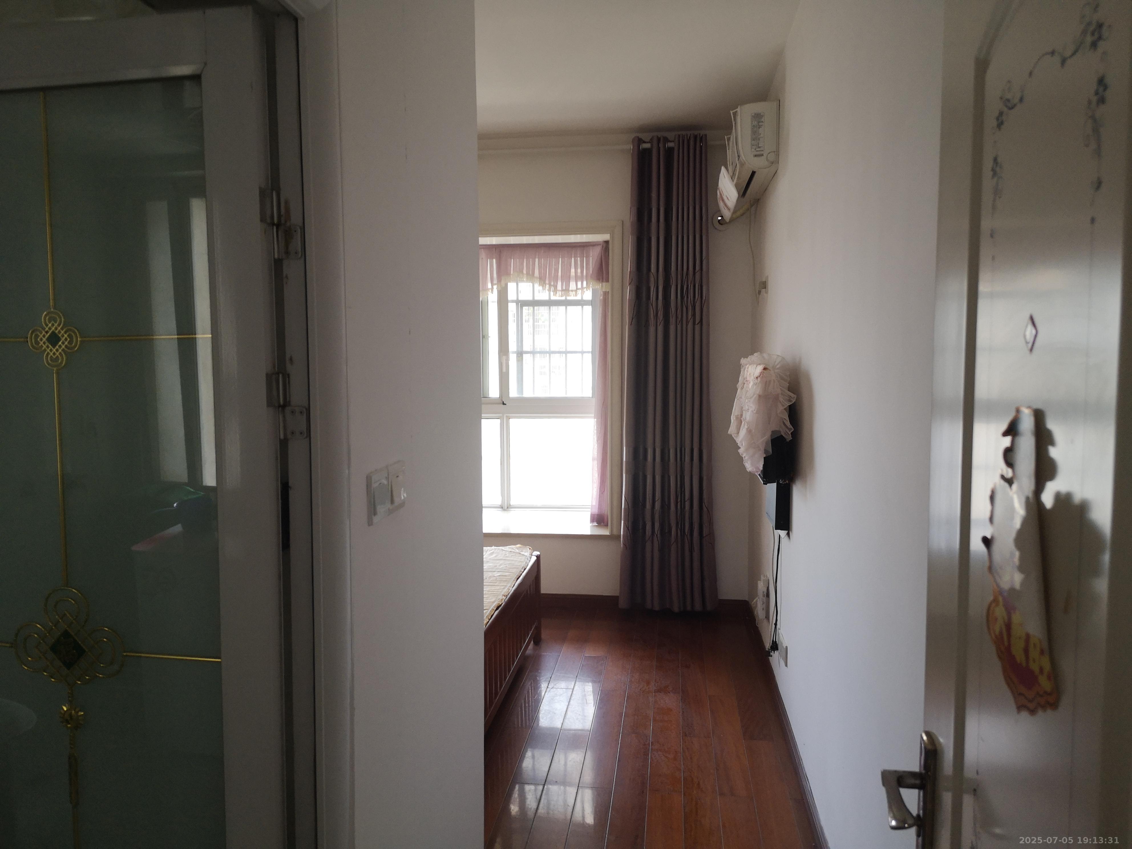 香草园二期春晓  3室2厅1卫    1700.0元/月 香草园二期春晓  3室2厅1卫    1700.0元/月室内图