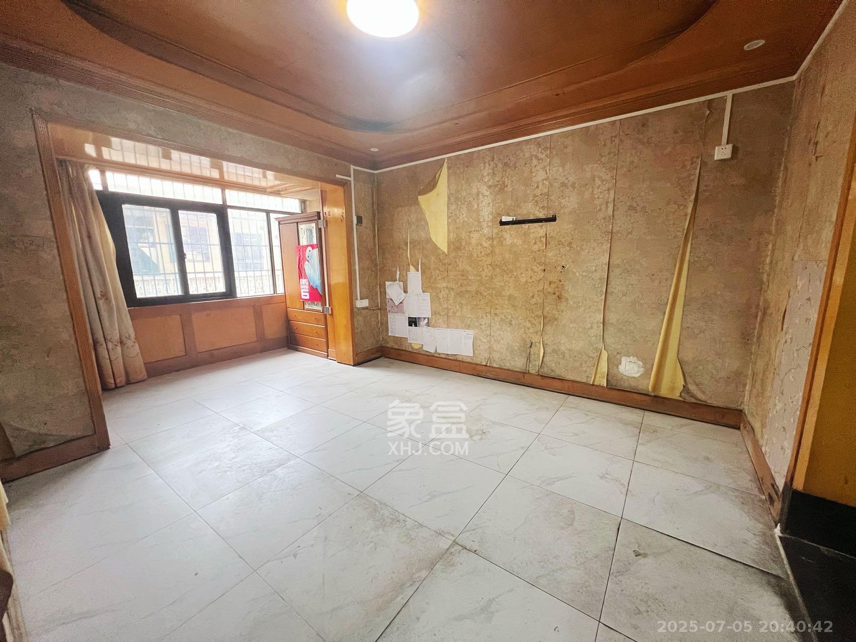环城堤综合楼（产权如意街综合楼）  3室2厅2卫   3200.00元/月室内图