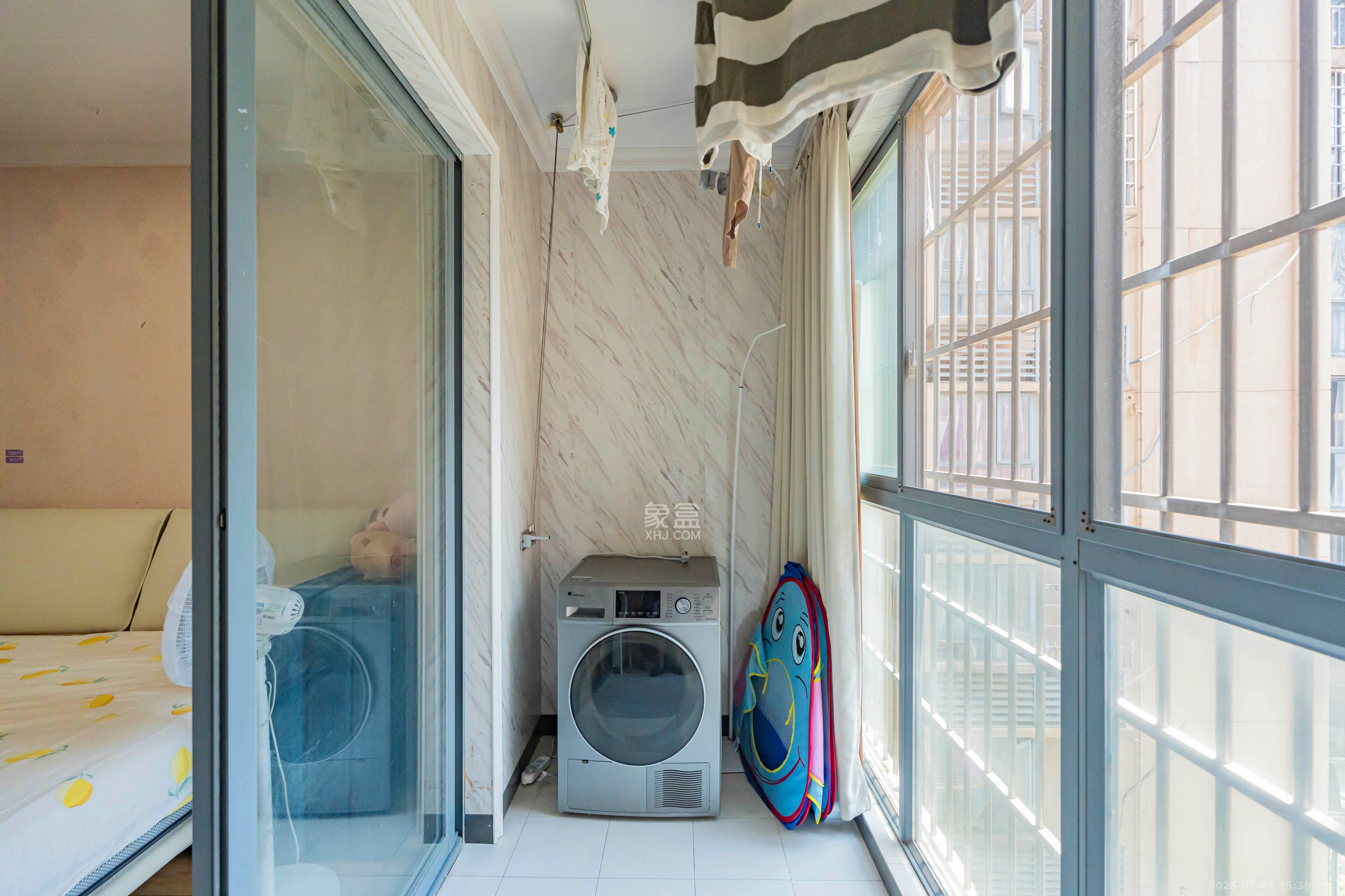 月畔湾  3室2厅1卫    115.0万 月畔湾  3室2厅1卫    115.0万阳台