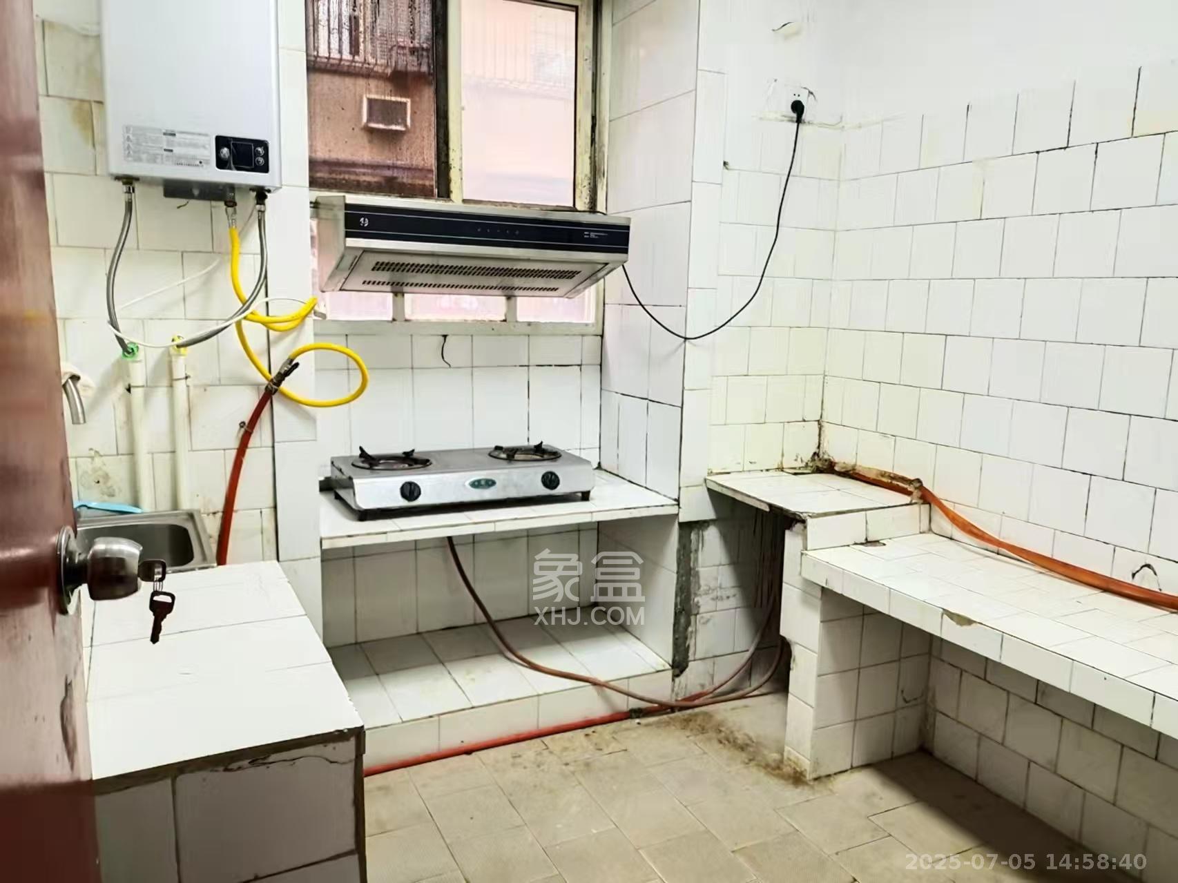 八一路417号大院 3室1厅1卫 2500.0元/月 八一路417号大院 3室1厅1卫 2500.0元/月室内图