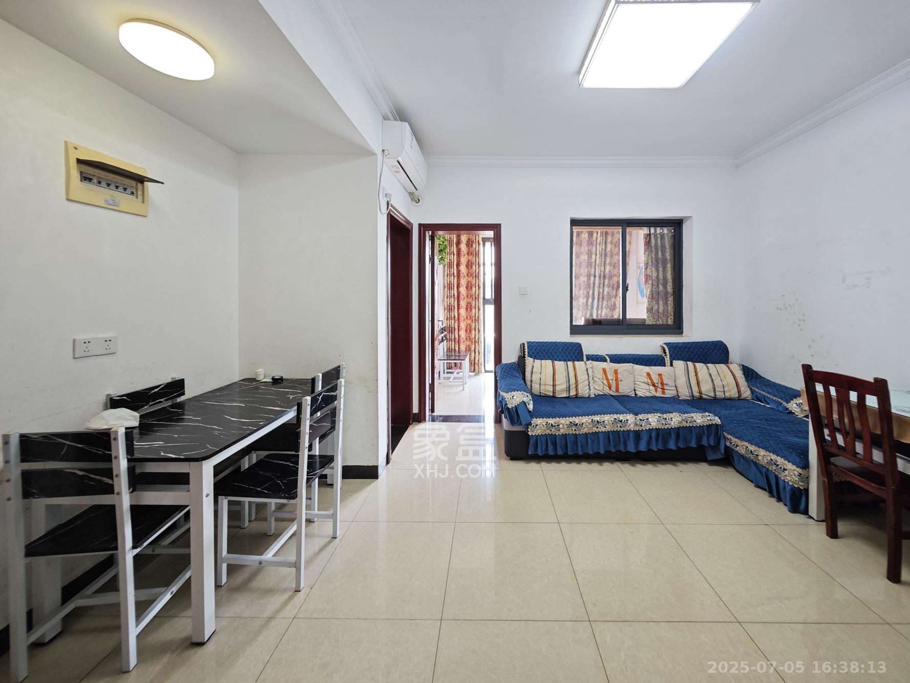 秀峰景园(领秀峰)  2室1厅1卫    40.8万 秀峰景园(领秀峰)  2室1厅1卫    40.8万客厅