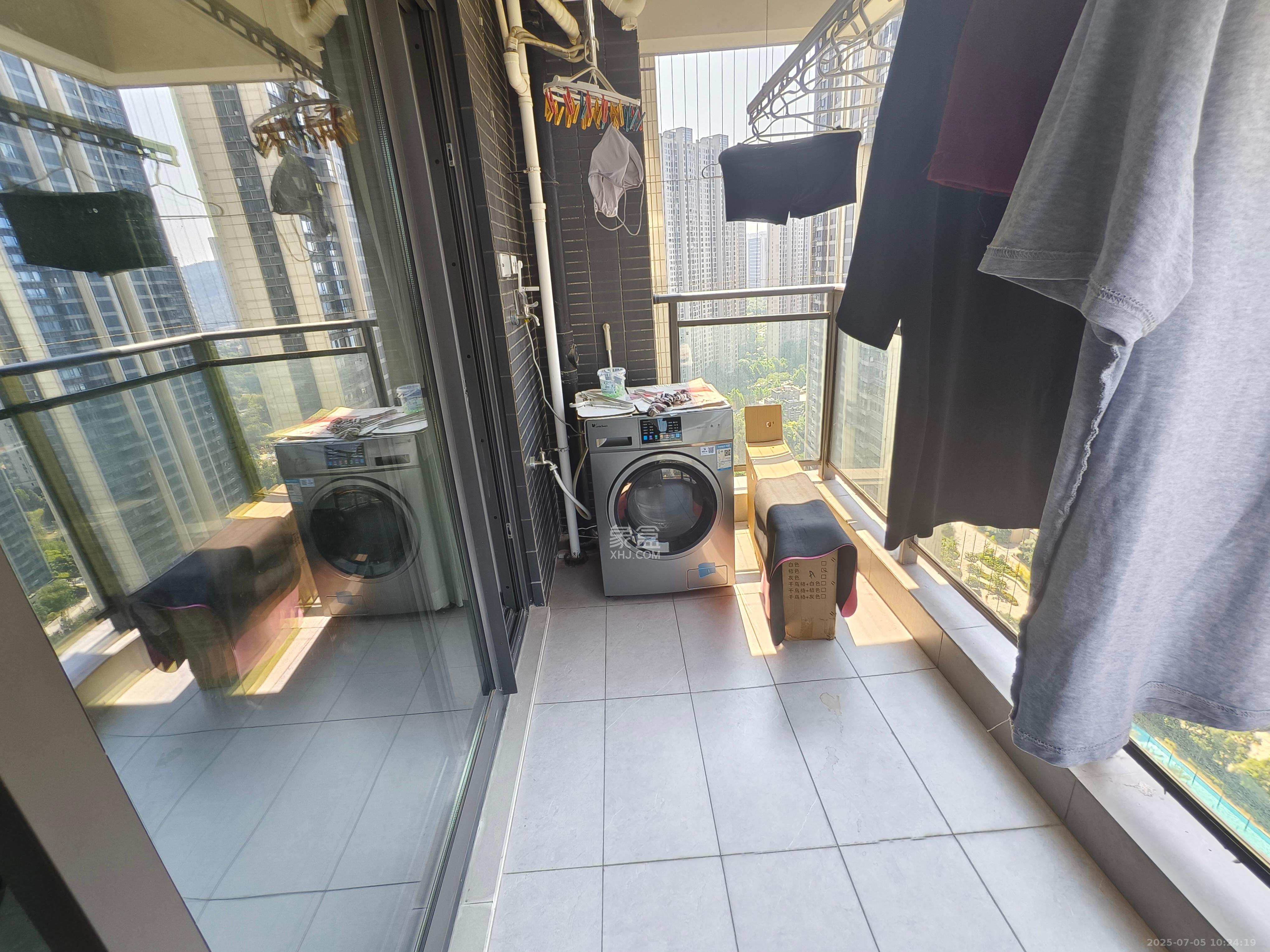 时代梅溪领峰  3室2厅2卫   3200.00元/月室内图