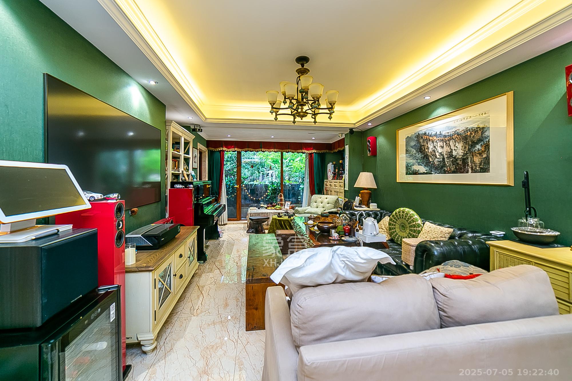 金域南外滩（望江佳园）  3室2厅2卫    348.0万客厅