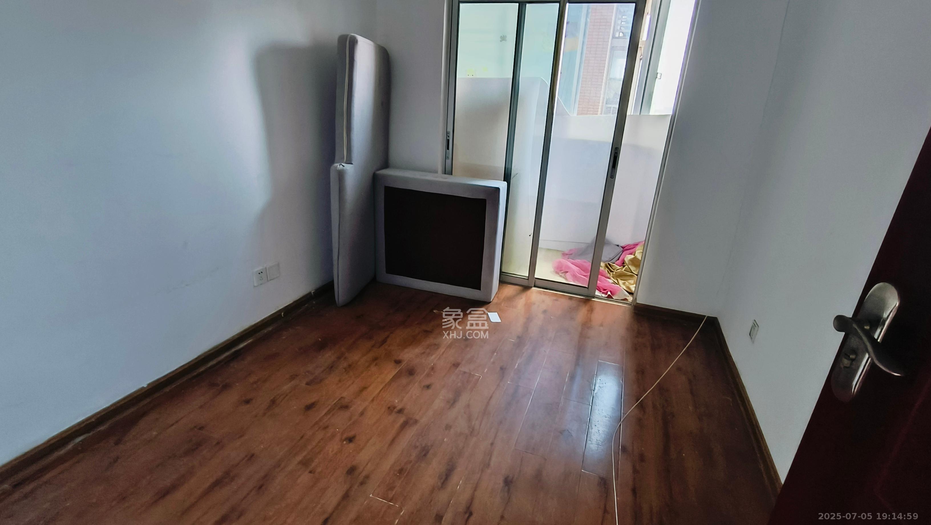 恒广国际景园一二区 3室2厅2卫 2000.0元/月 恒广国际景园一二区 3室2厅2卫 2000.0元/月室内图