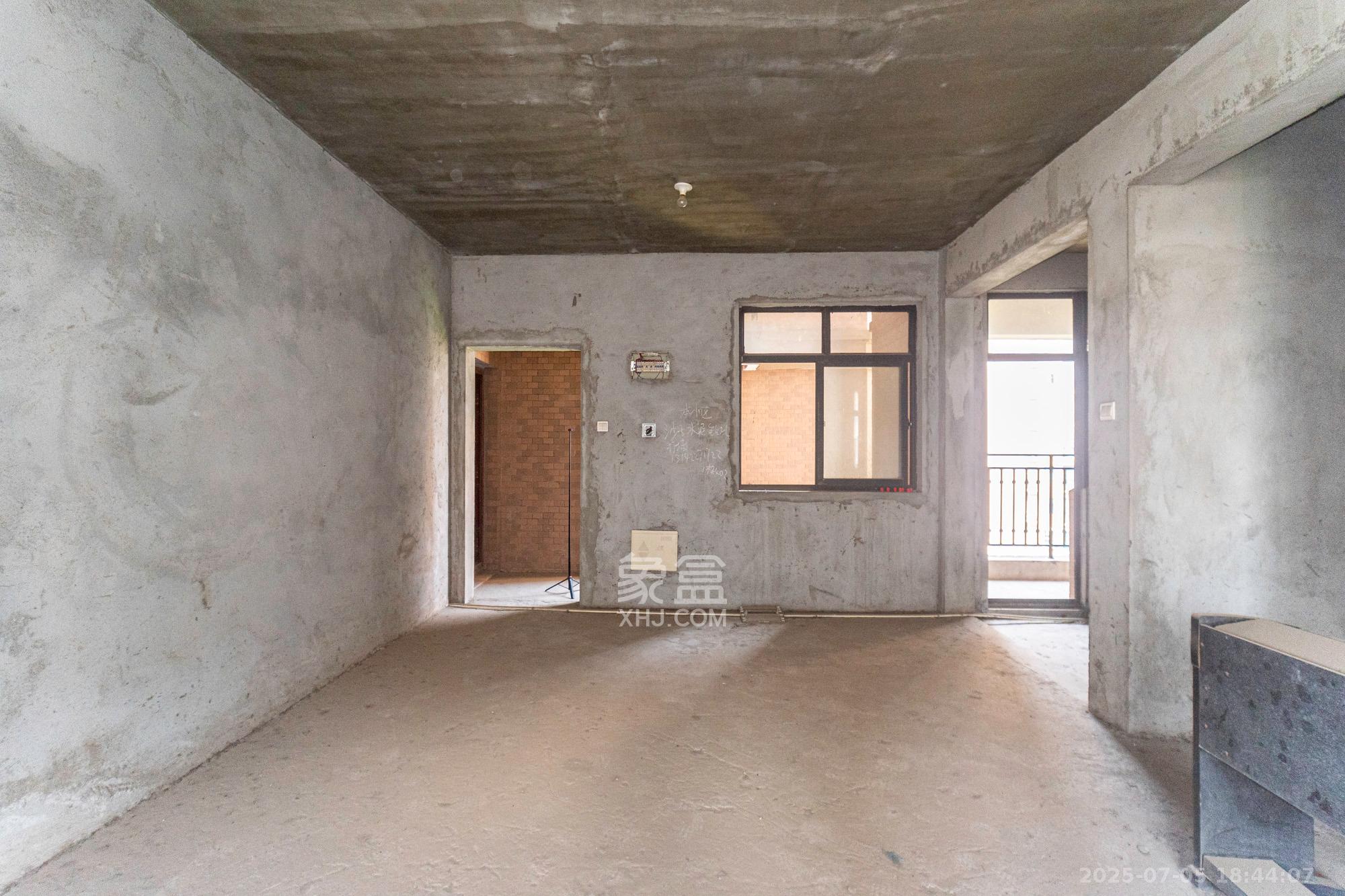 康桥长郡 4室2厅2卫 75.0万 康桥长郡 4室2厅2卫 75.0万客厅