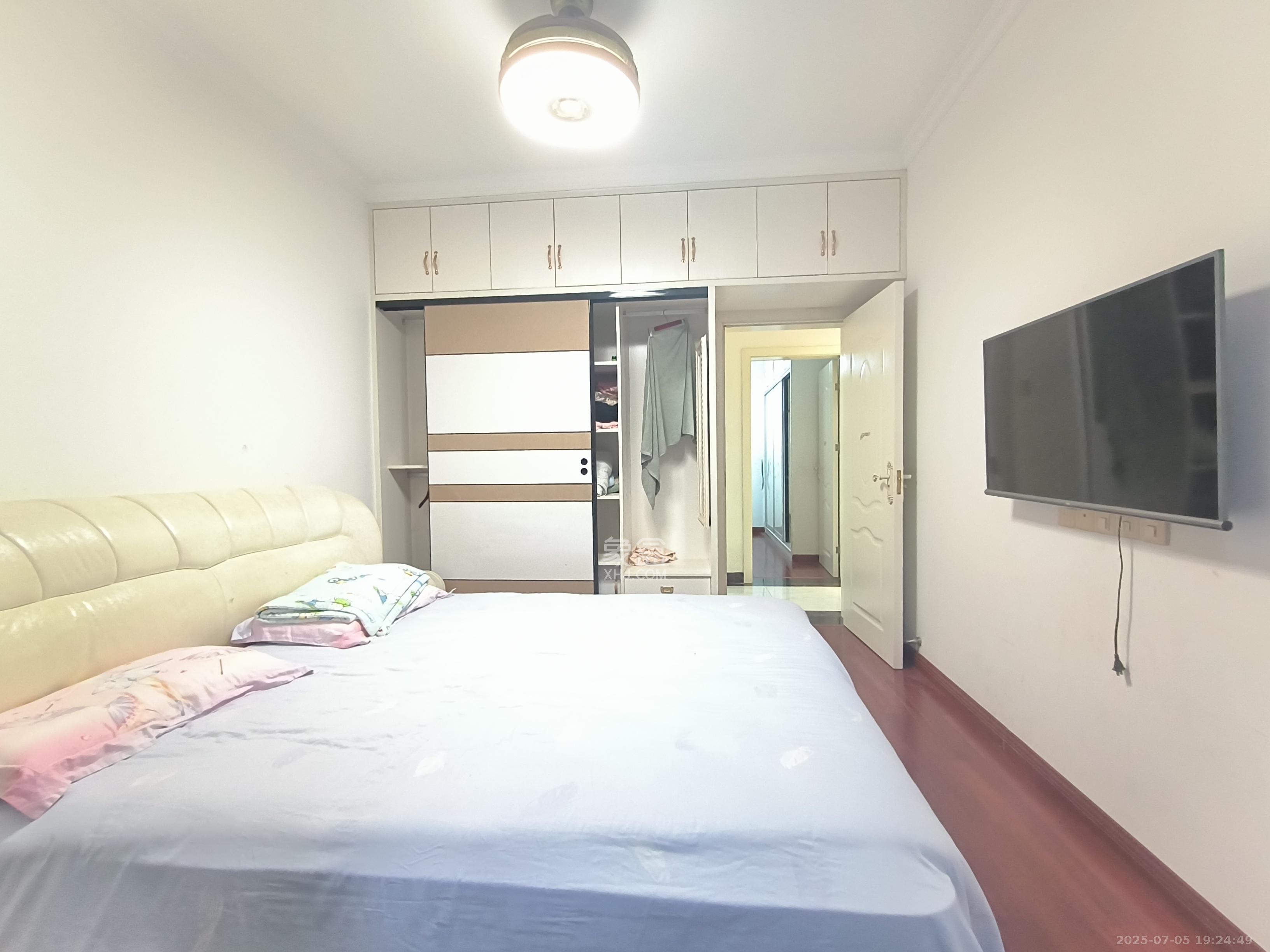 可可小城（麓谷可可小城)  3室2厅1卫   2700.00元/月室内图