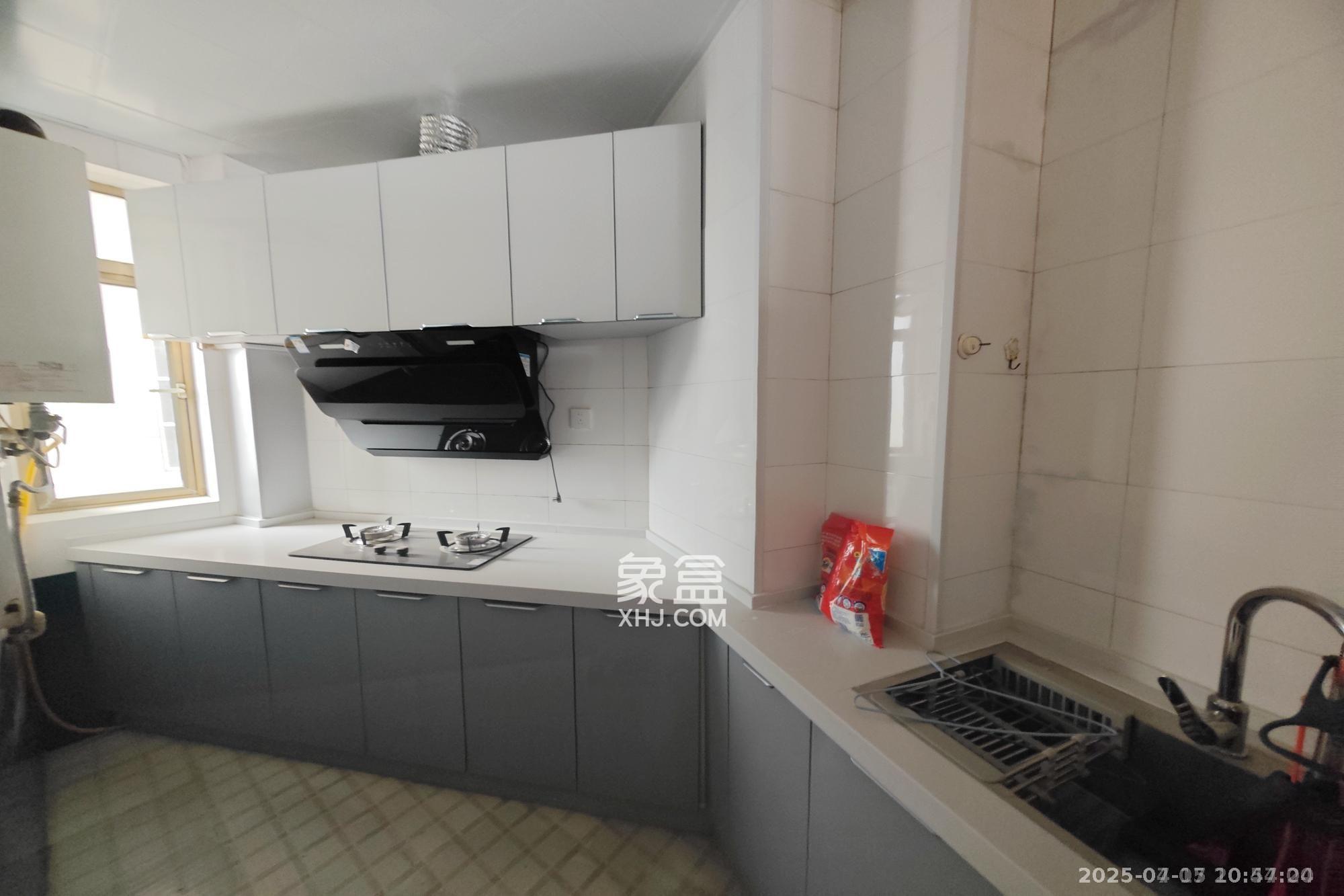 城南郡 5室2厅2卫 3600.0元/月 城南郡 5室2厅2卫 3600.0元/月室内图