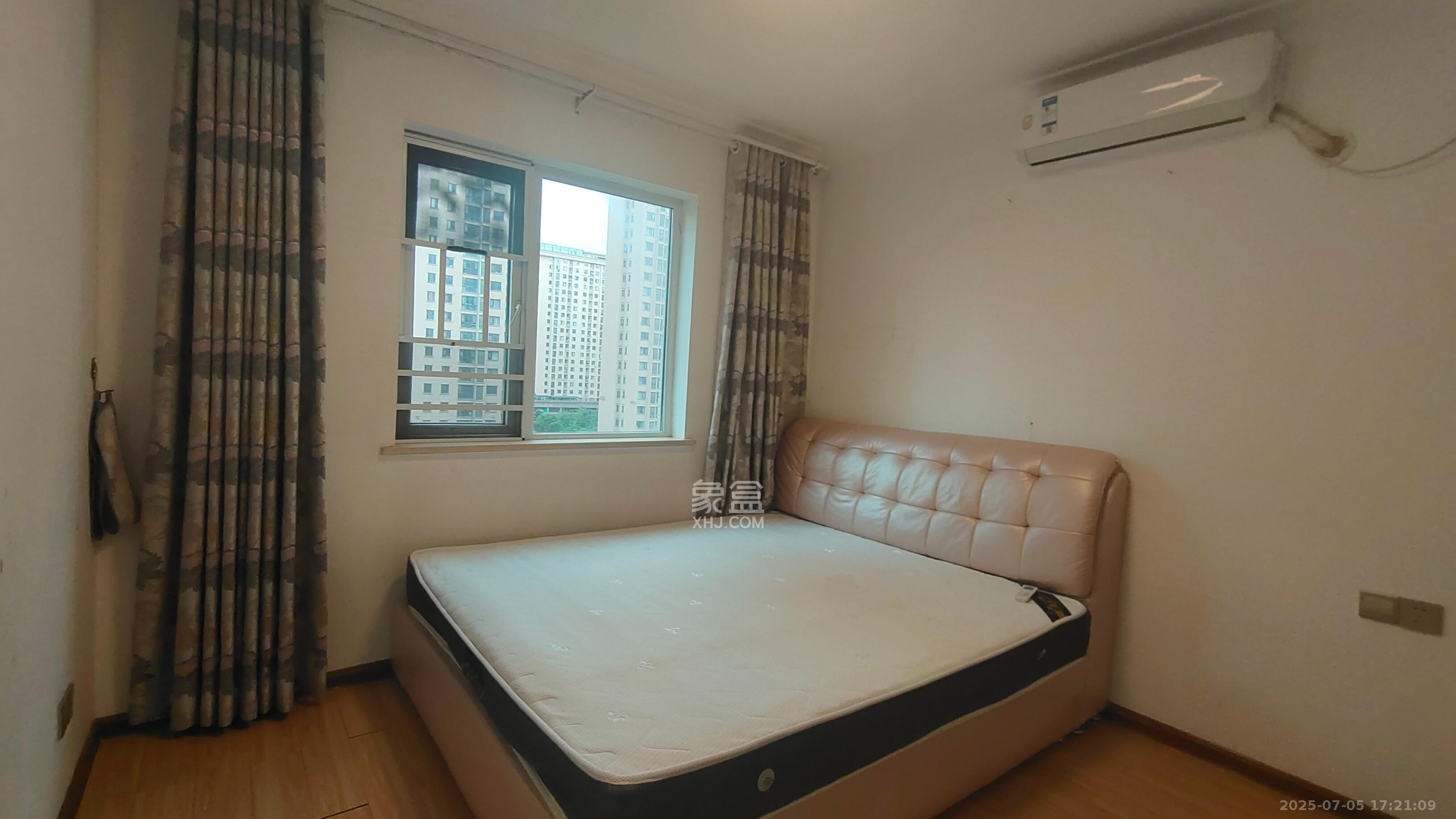 丽发新城  2室2厅1卫   1900.00元/月室内图
