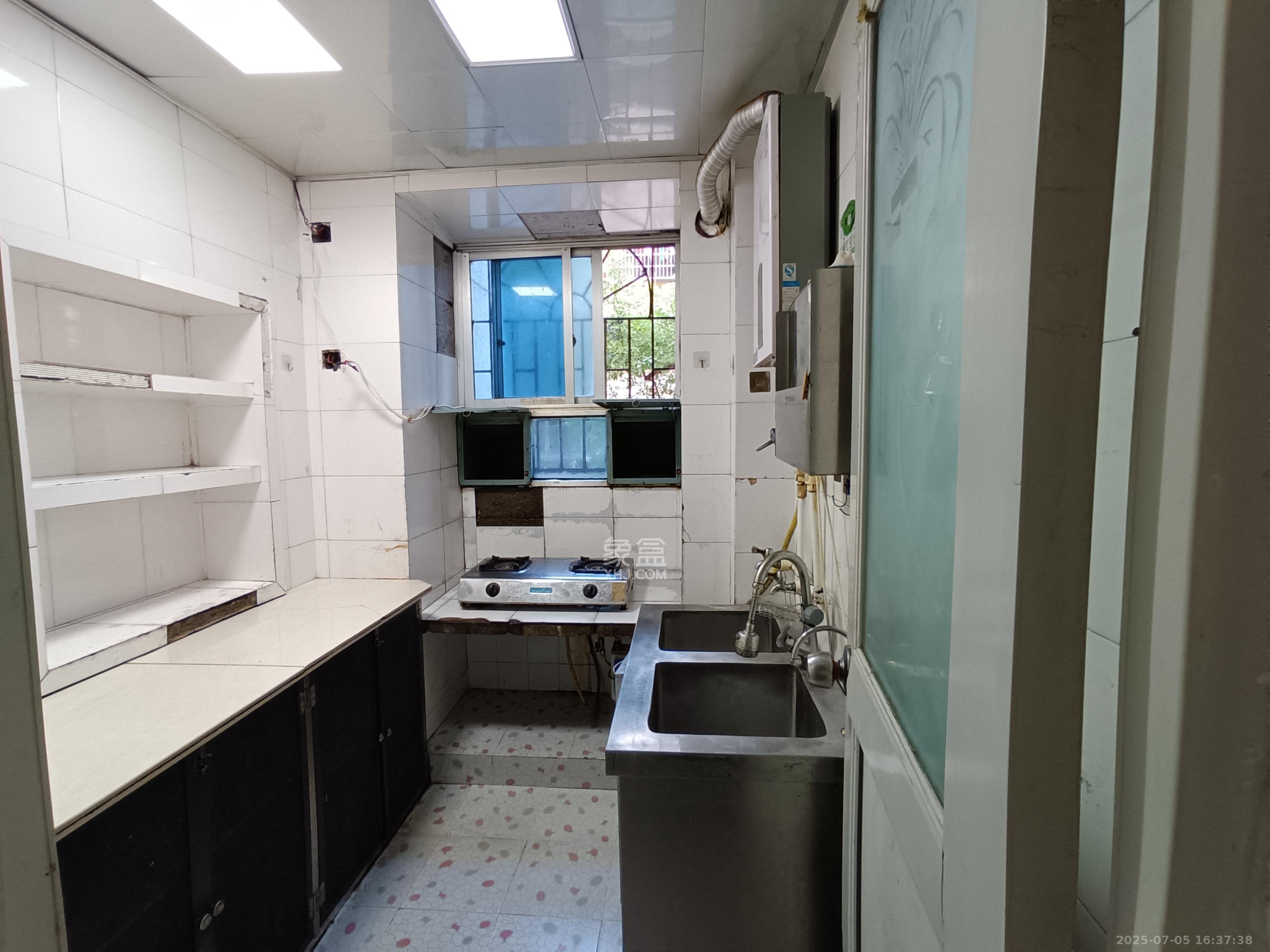 雅礼中学宿舍楼 1室2厅1卫 4000.0元/月 雅礼中学宿舍楼 1室2厅1卫 4000.0元/月室内图