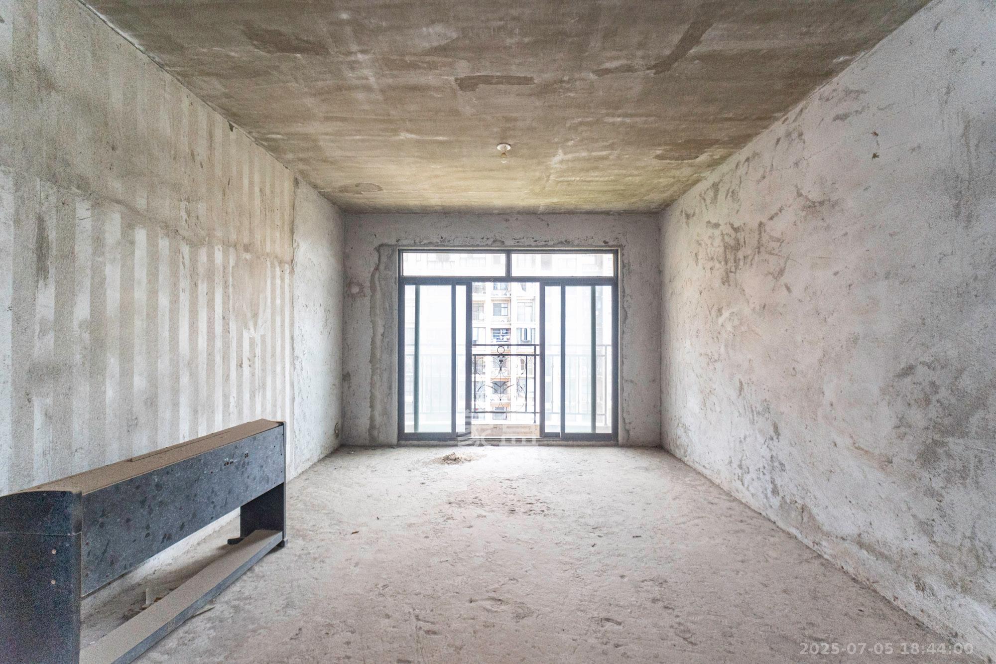 康桥长郡 4室2厅2卫 75.0万 康桥长郡 4室2厅2卫 75.0万客厅