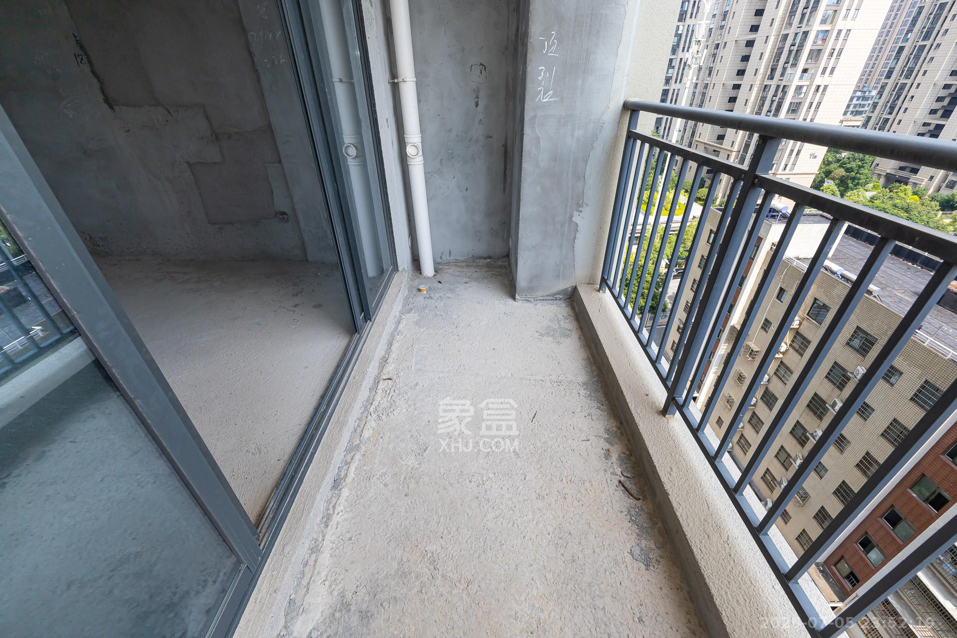 崇文名邸（学林西岸二期）  3室2厅2卫   82.00万阳台