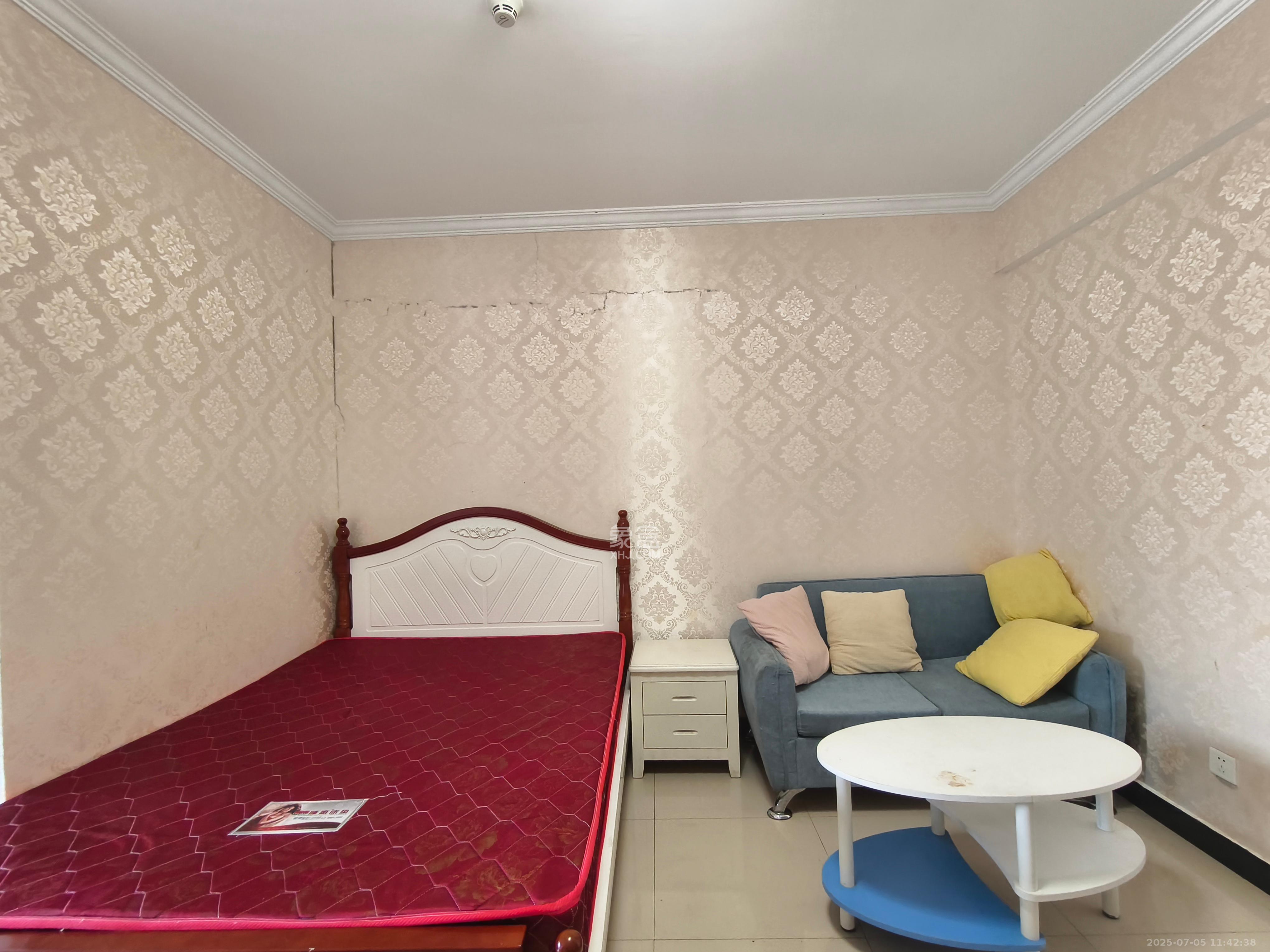 圭塘三小区 1室1厅1卫 1700.0元/月 圭塘三小区 1室1厅1卫 1700.0元/月室内图