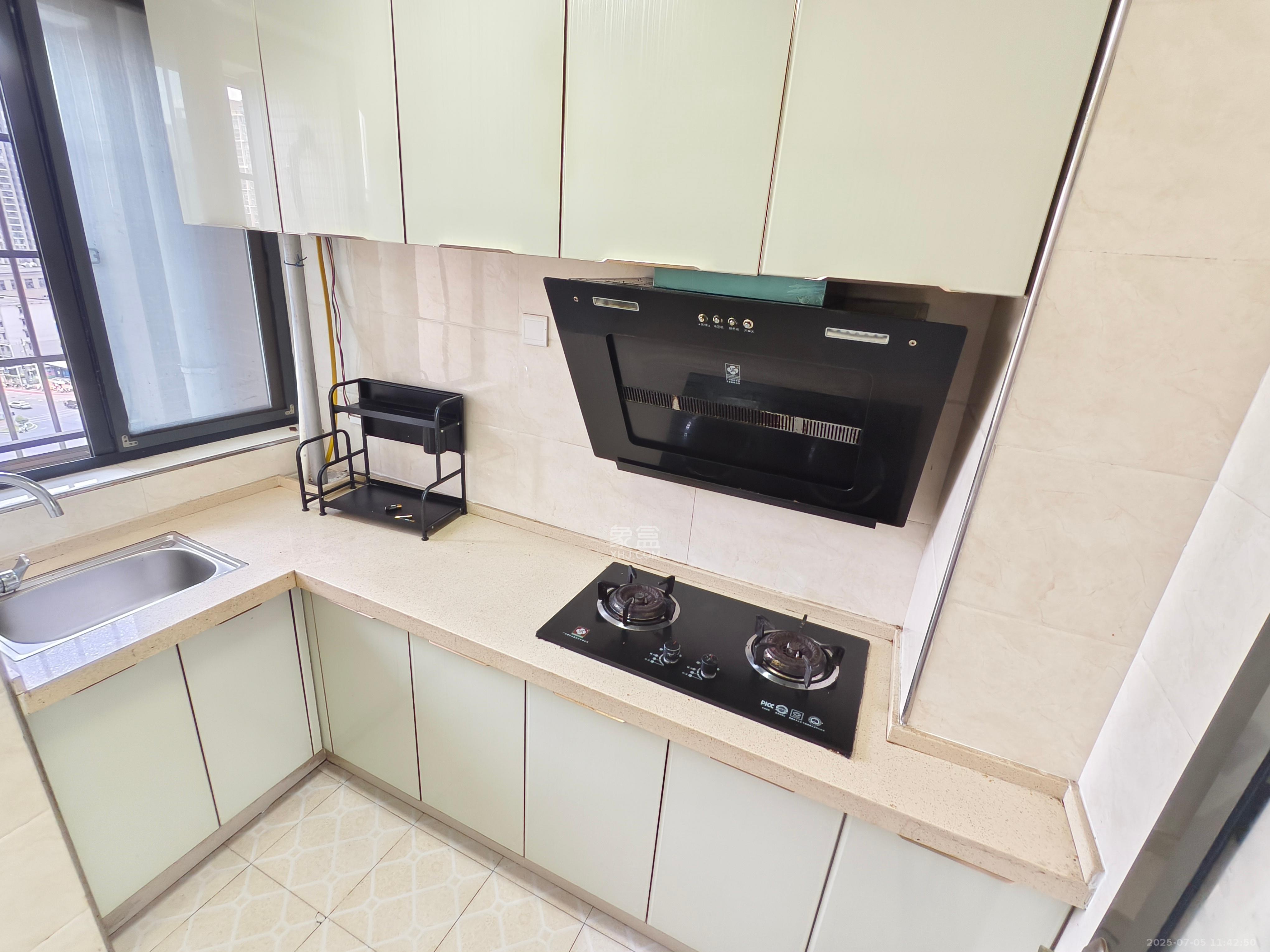 圭塘三小区 1室1厅1卫 1700.0元/月 圭塘三小区 1室1厅1卫 1700.0元/月室内图