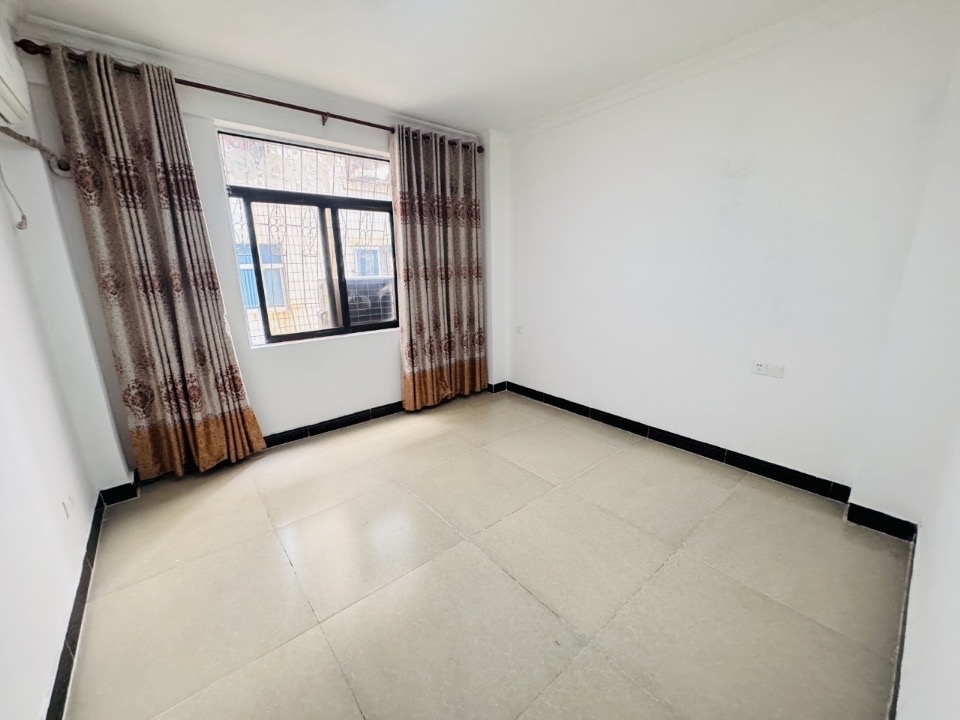 龙泉小区 4室2厅2卫 99.0万 龙泉小区 4室2厅2卫 99.0万客厅